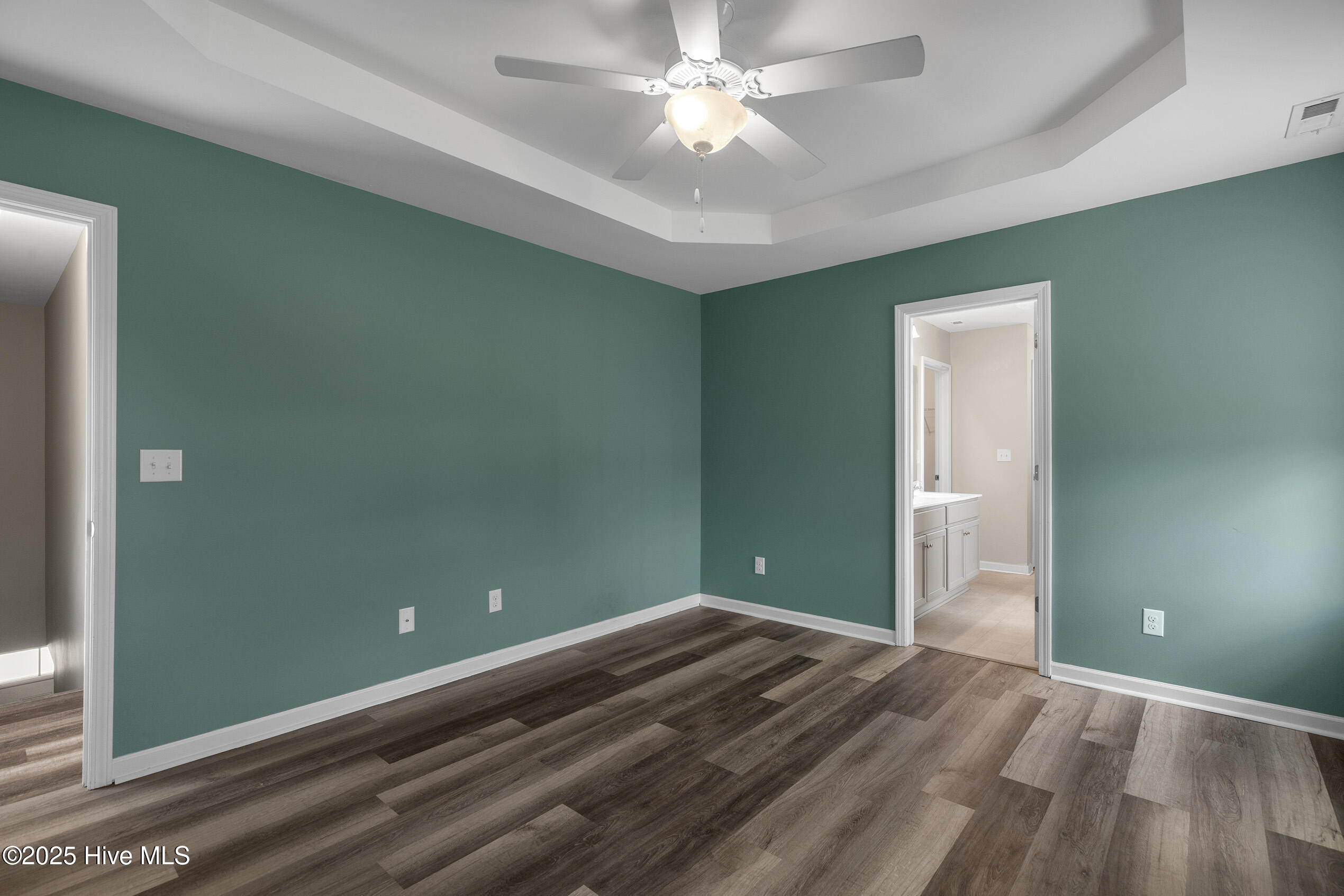 100547149 | Photo 19