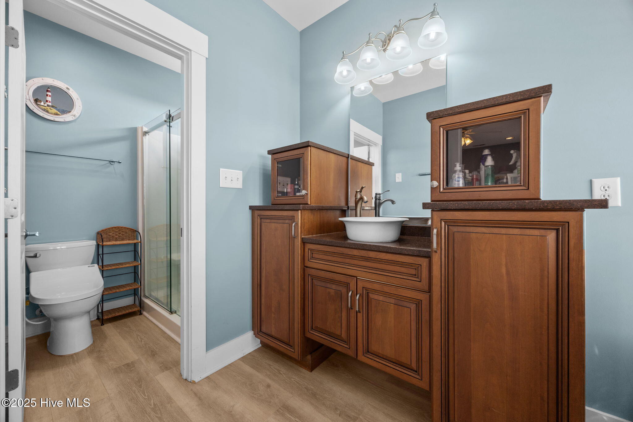 100525610 | Photo 35