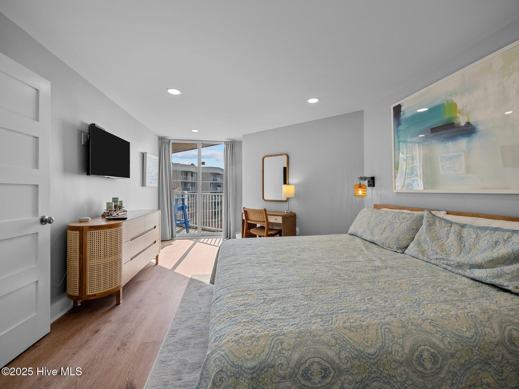 100518726 | Photo 17