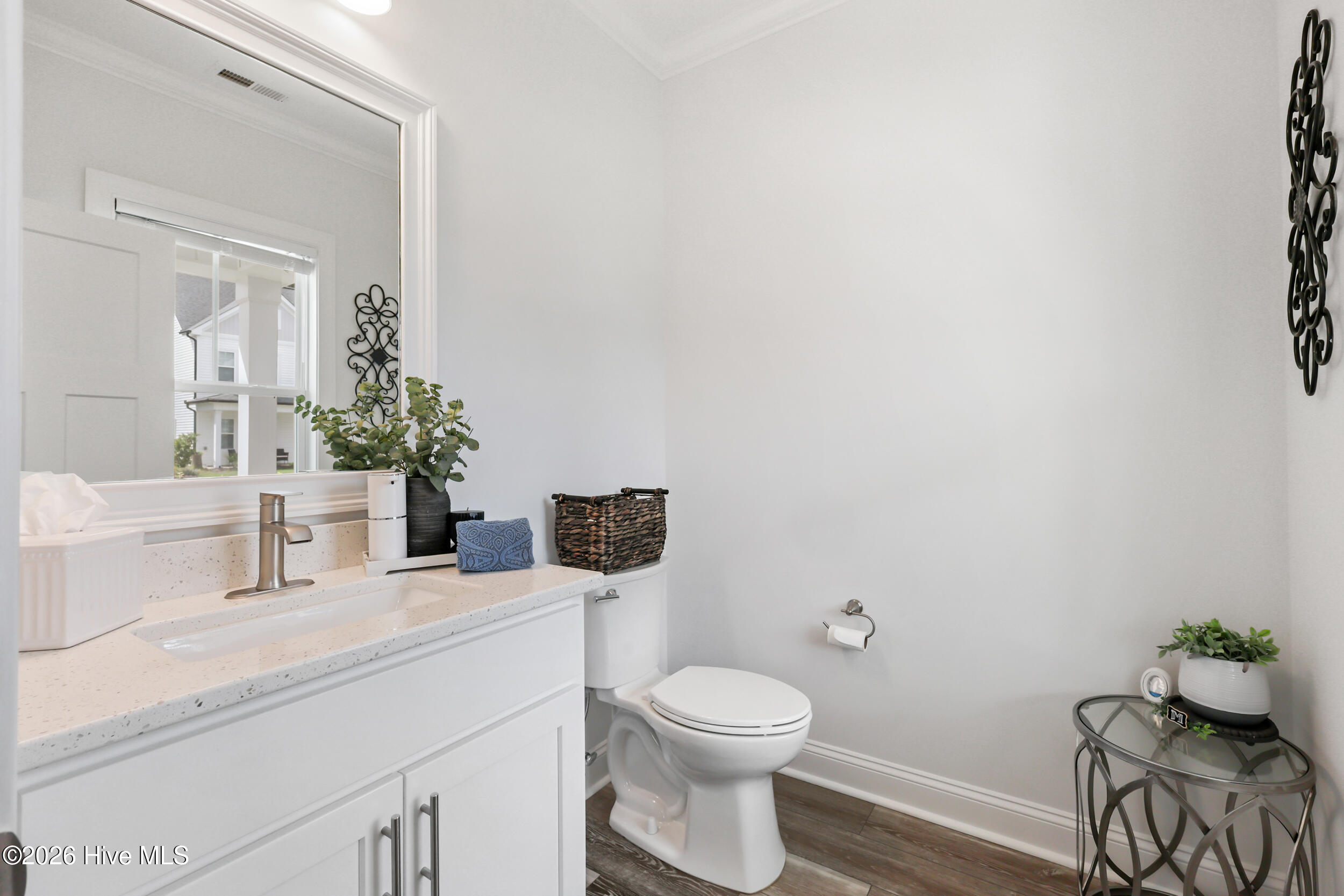 100569219 | Photo 20