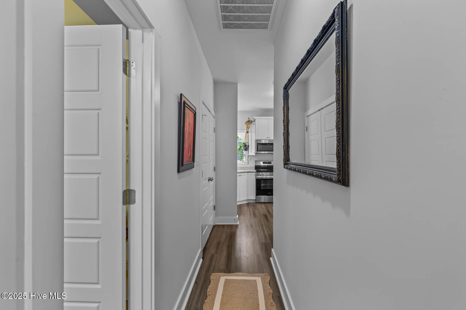 100544097 | Photo 14