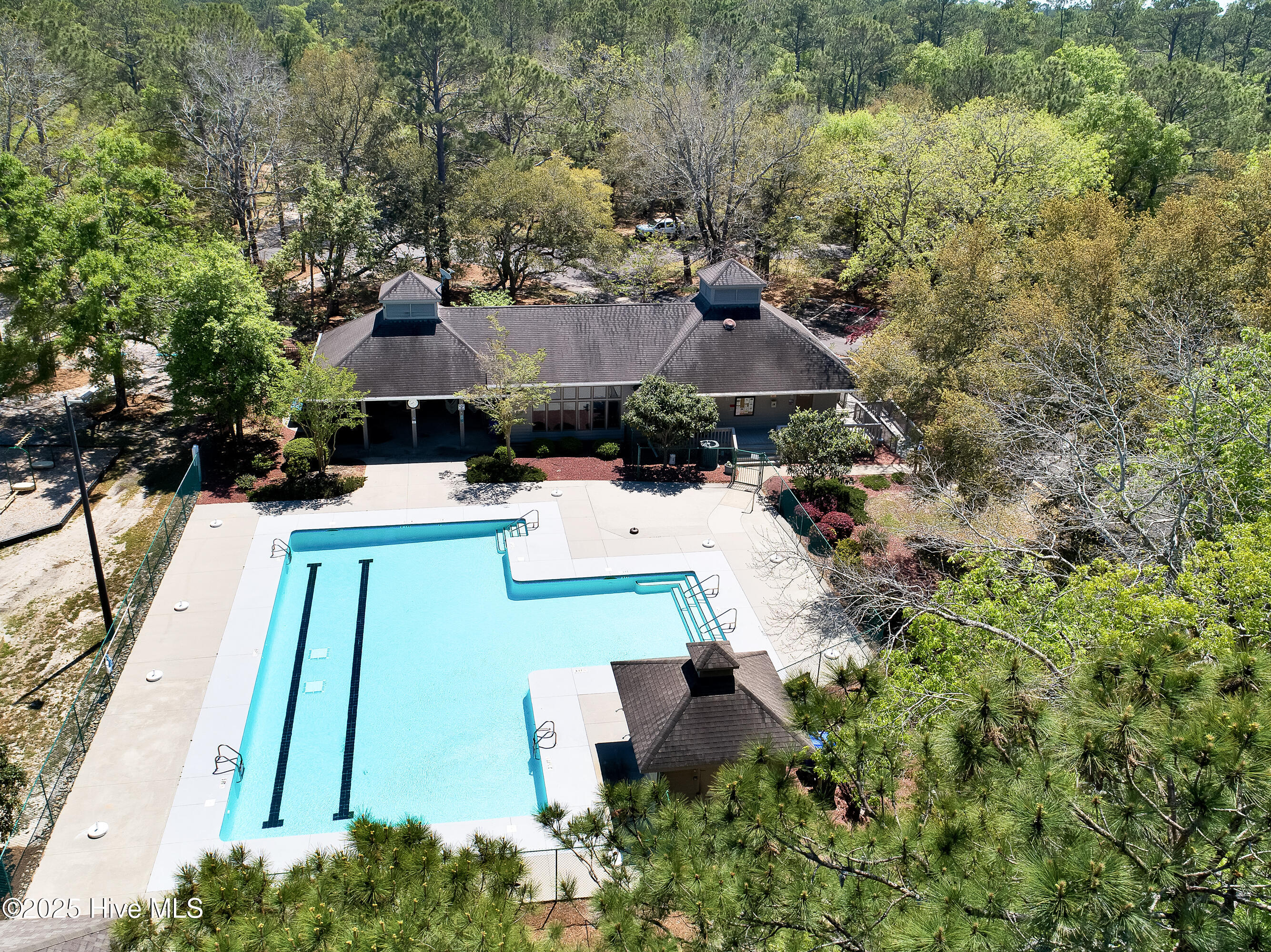 100508775 | Photo 33