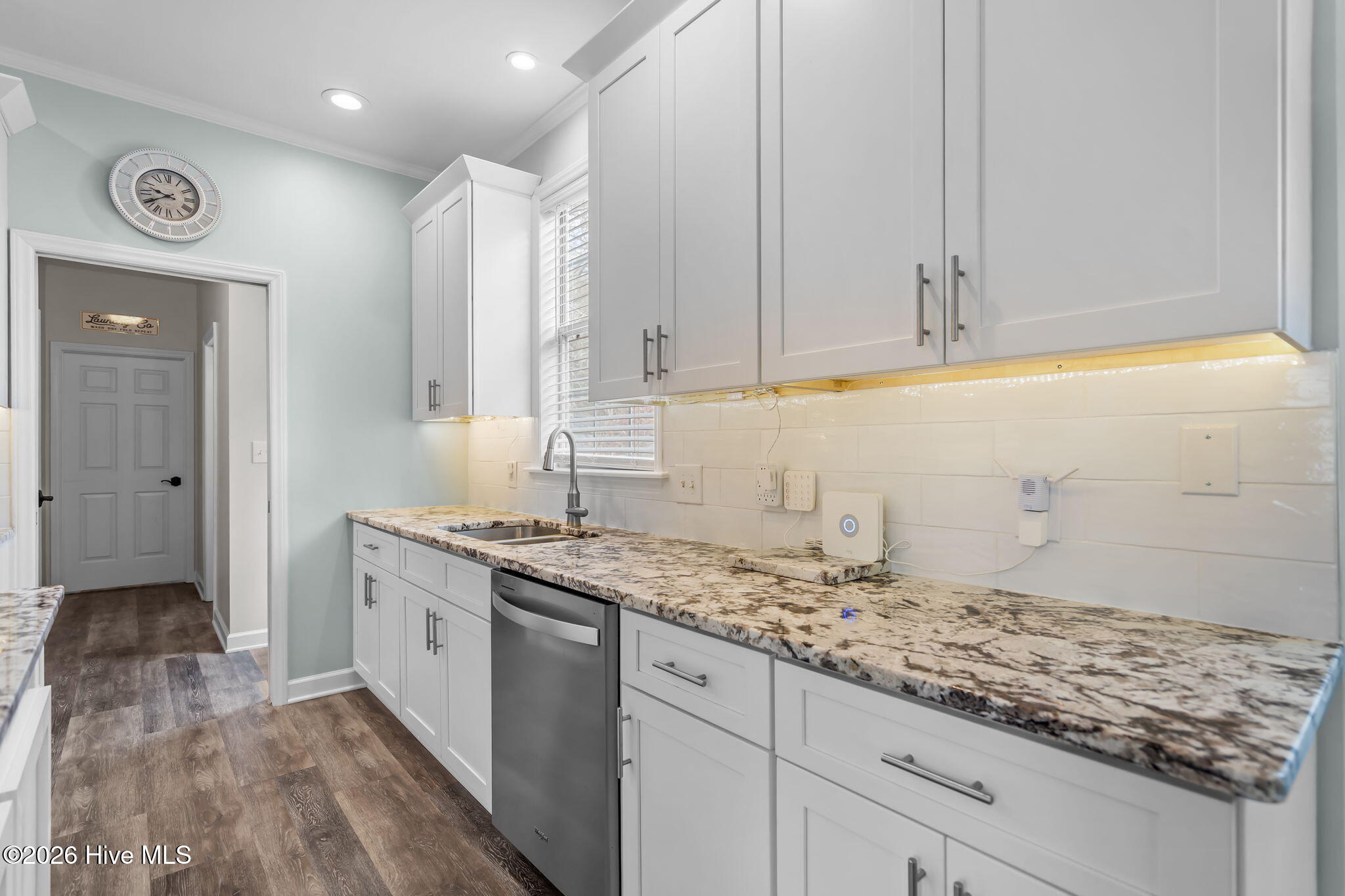 100548092 | Photo 17