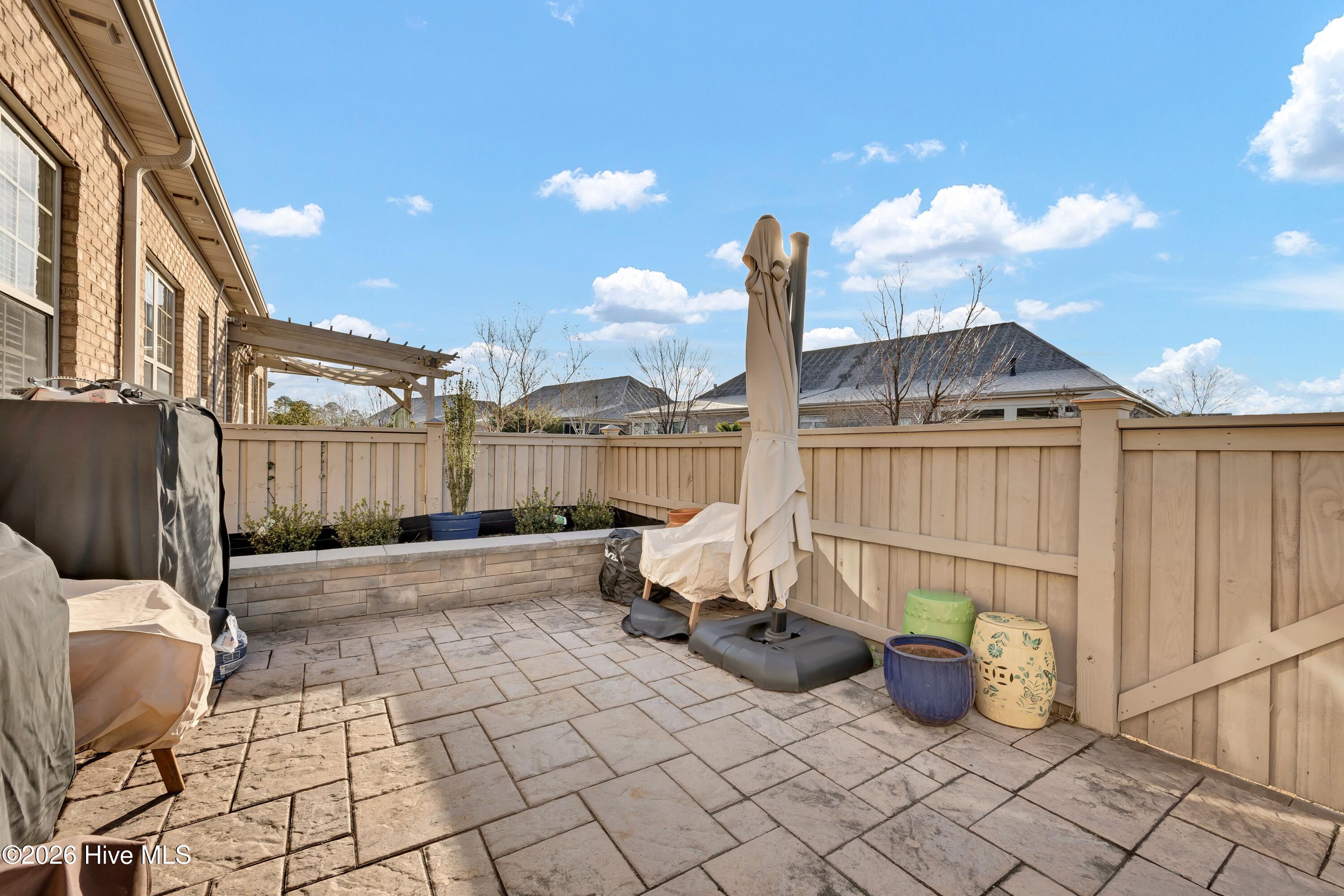 100550306 | Photo 23