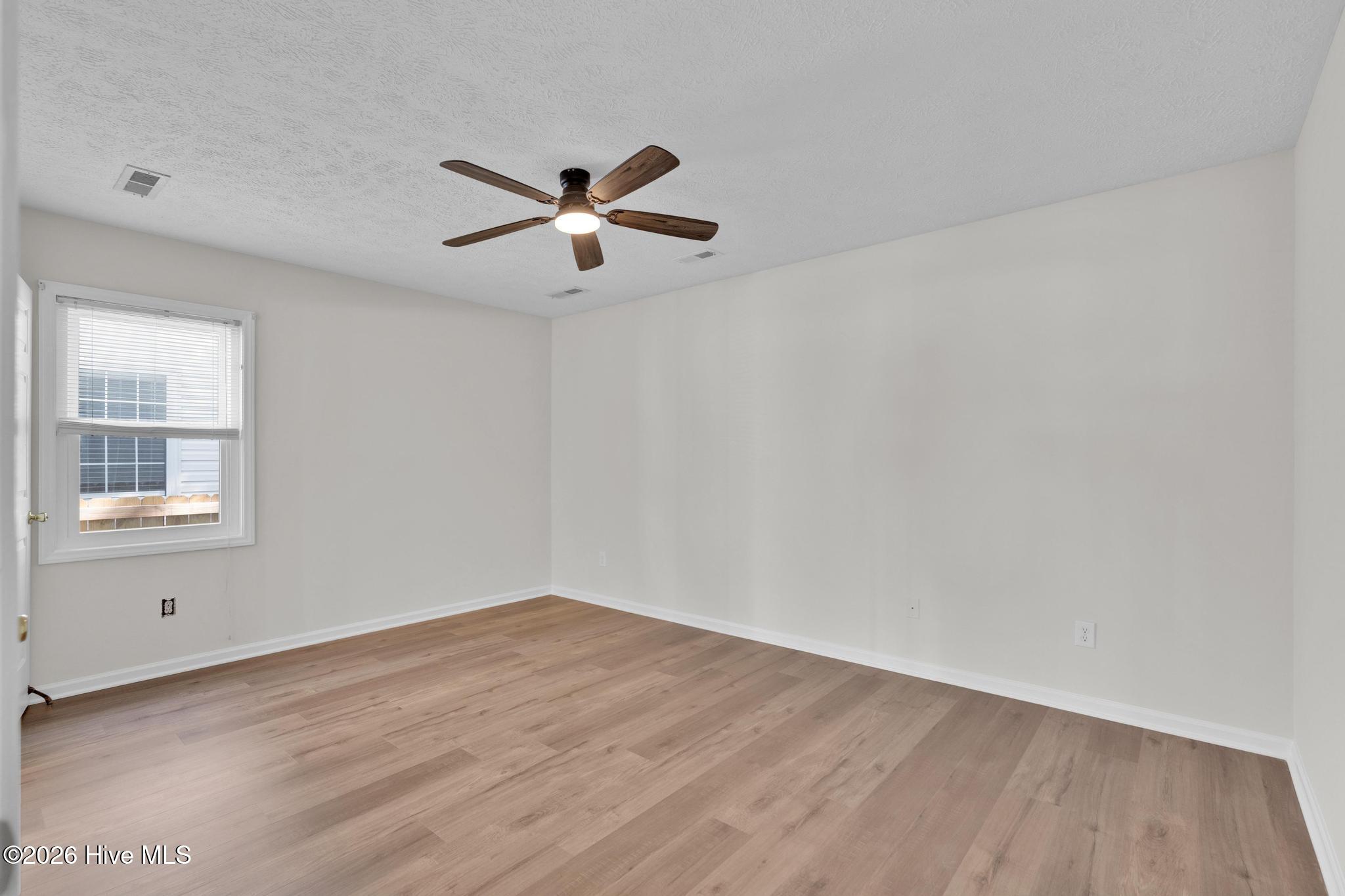 100566412 | Photo 13