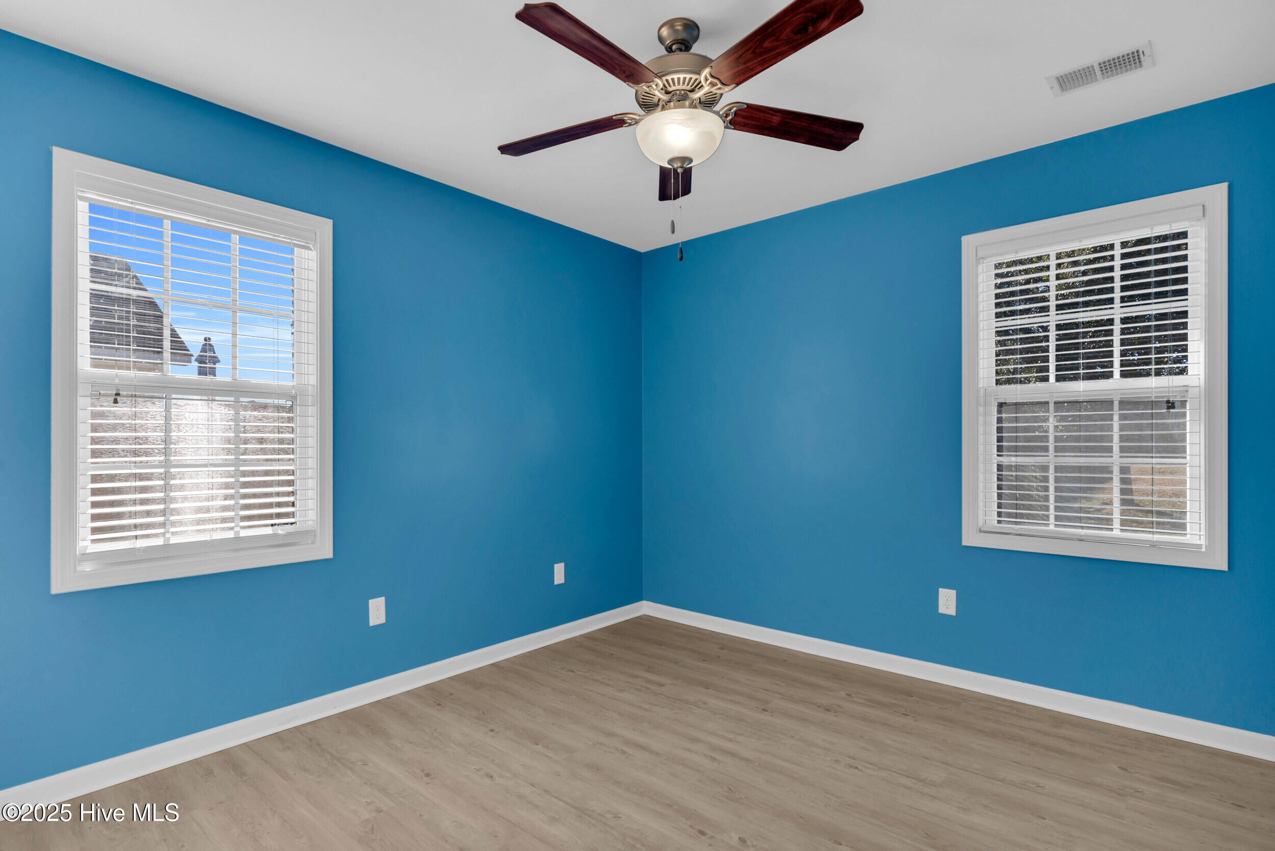 100545882 | Photo 23