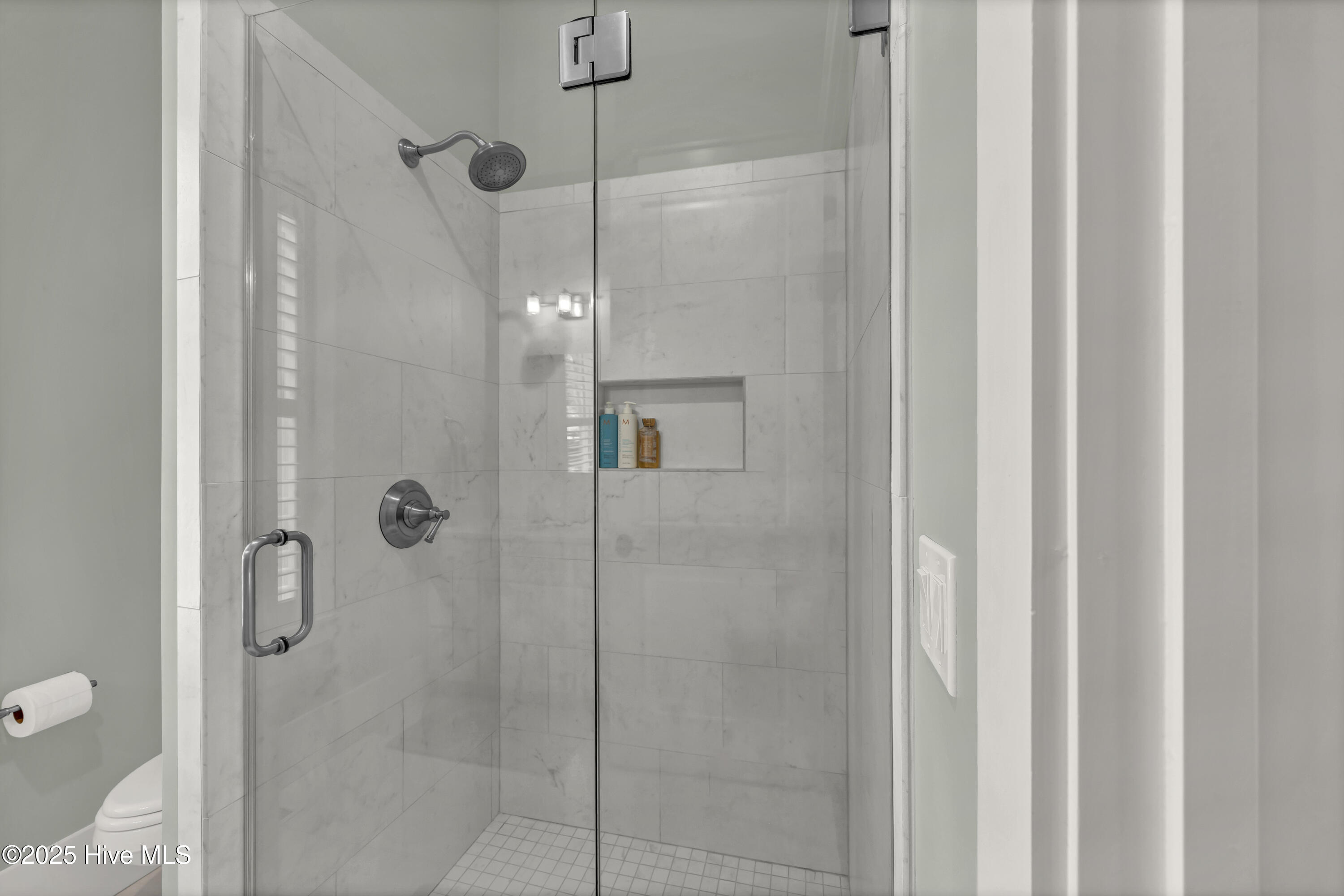 100543149 | Photo 34