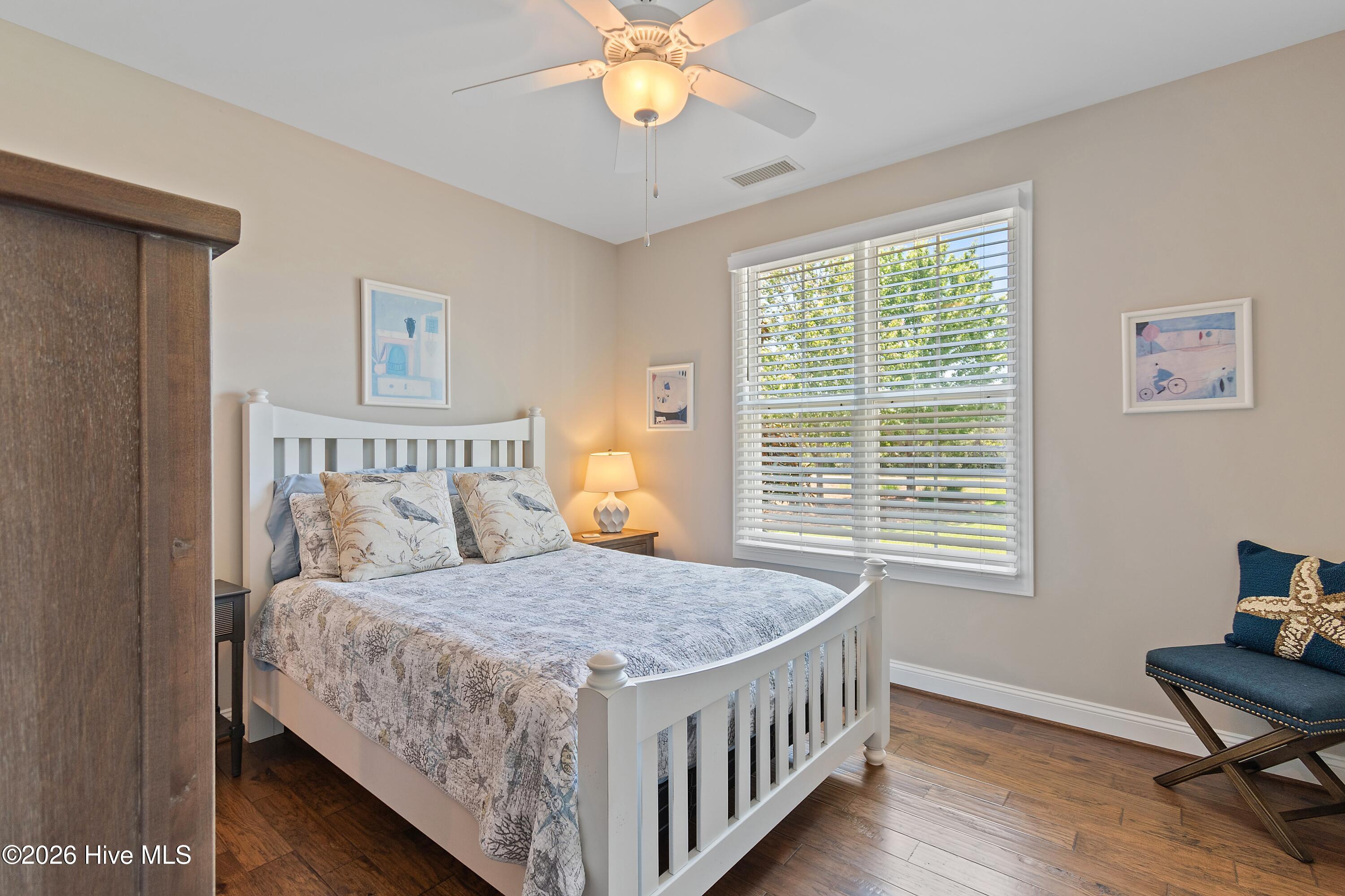 100568990 | Photo 41