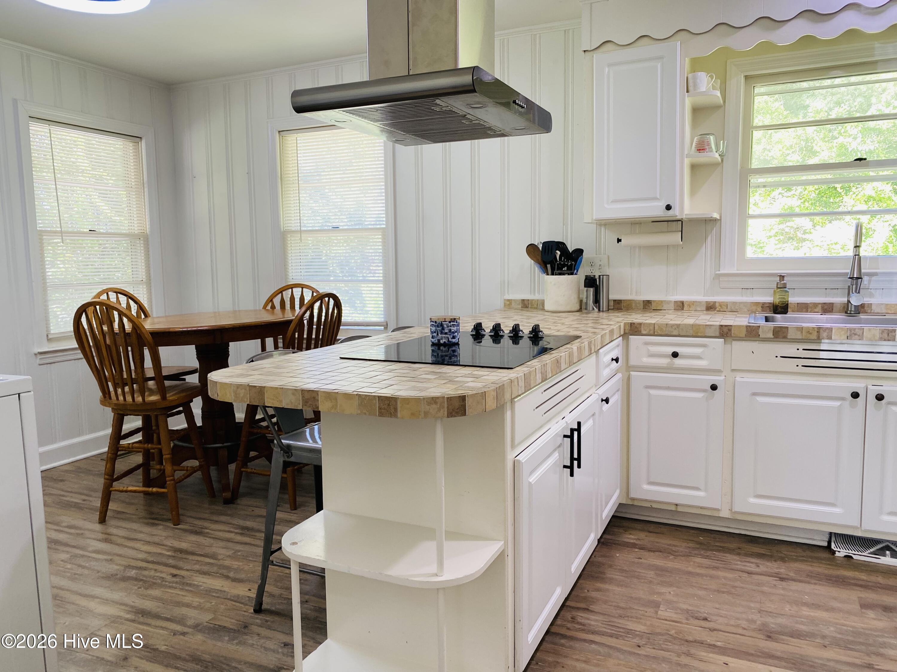 100569666 | Photo 31