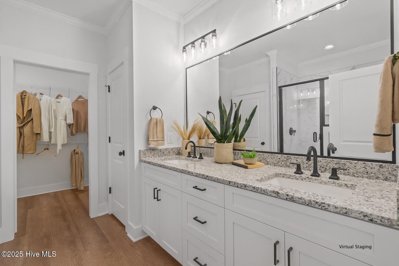 Main Bathroom (virtually staged)