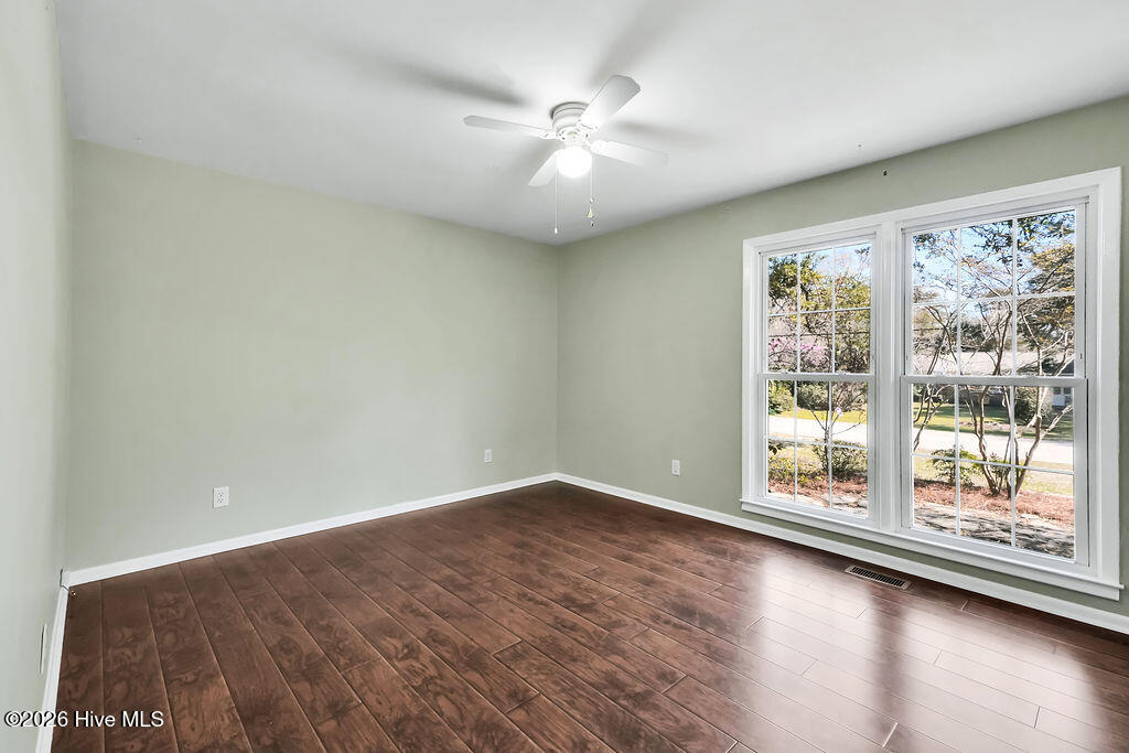 100562236 | Photo 25