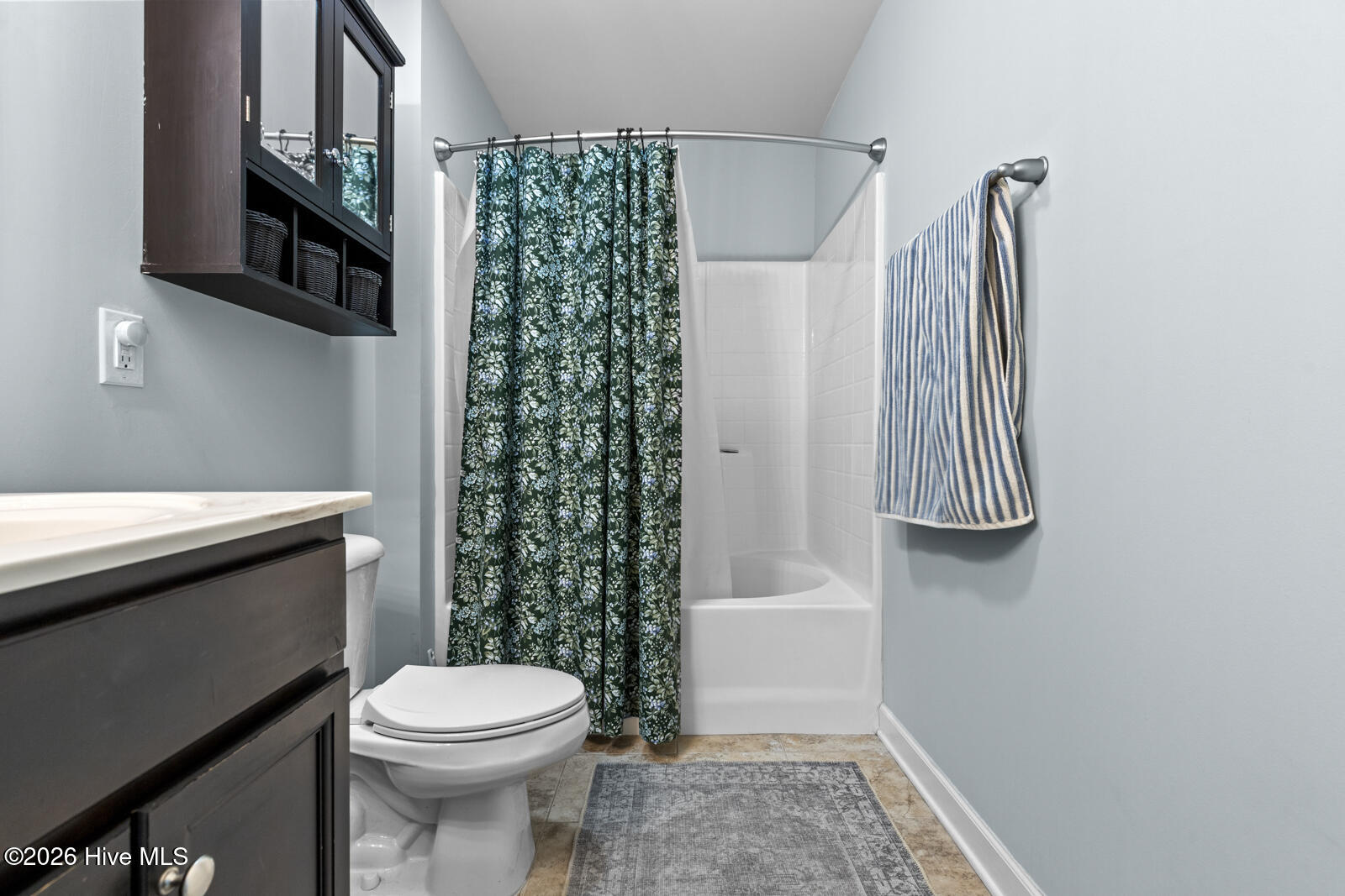 100569280 | Photo 26