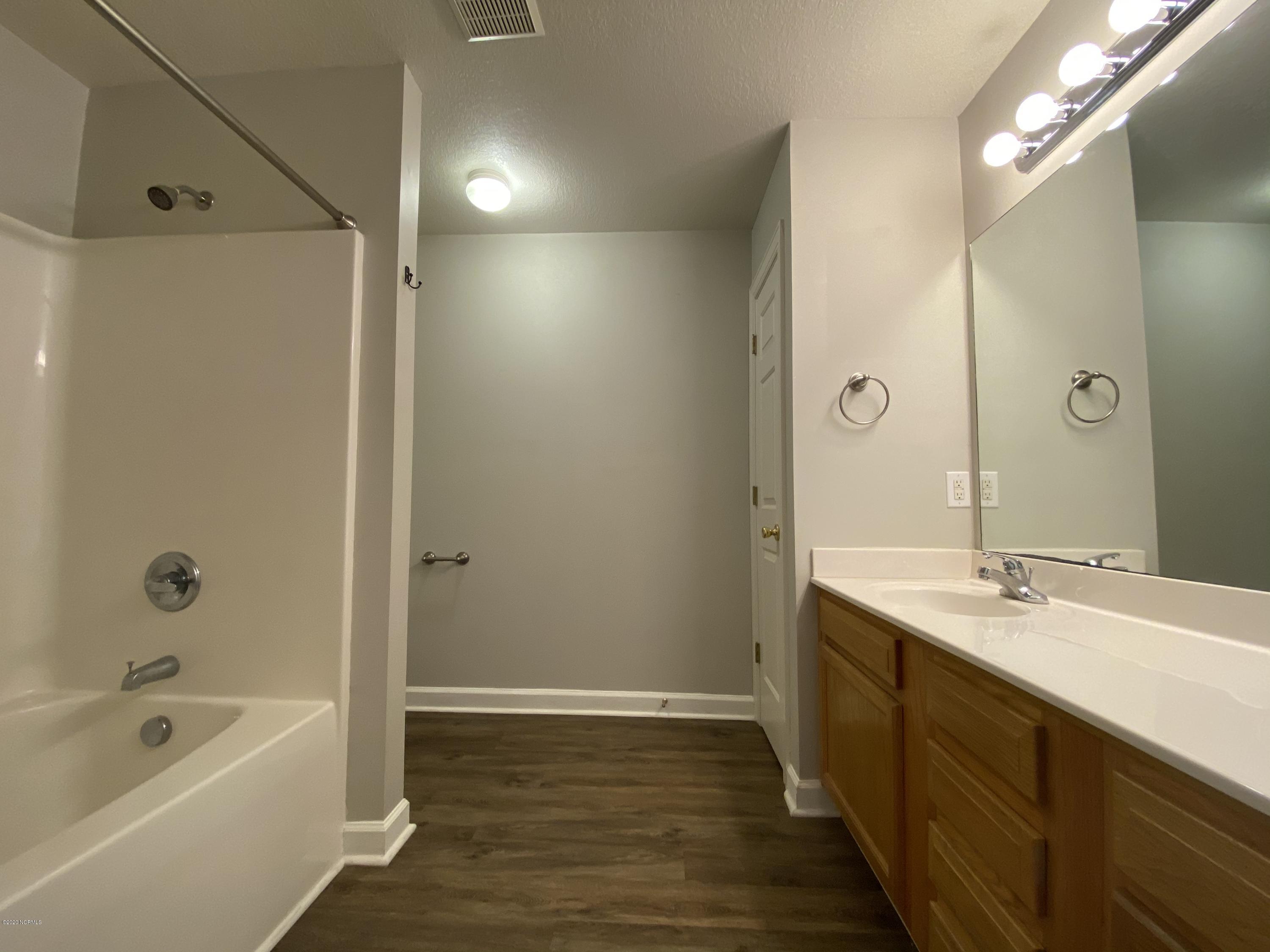 100564195 | Photo 14