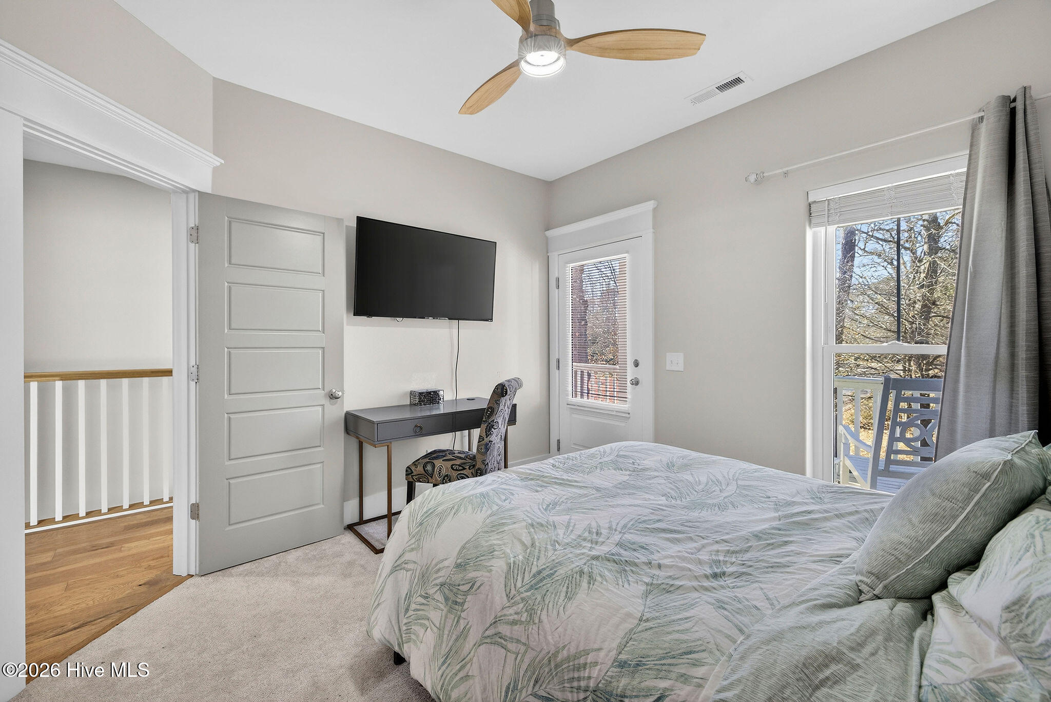 100552063 | Photo 41