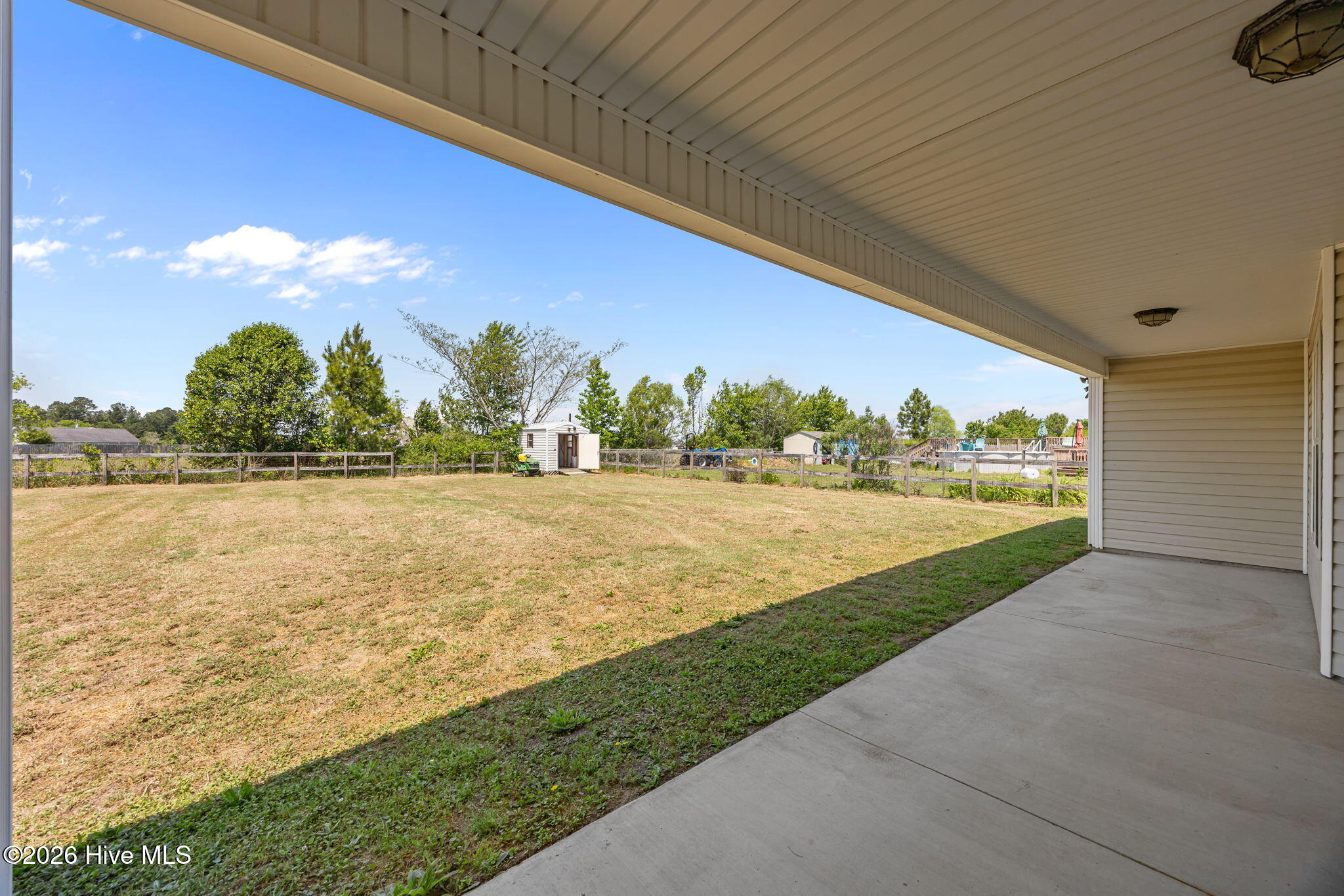 100569834 | Photo 36