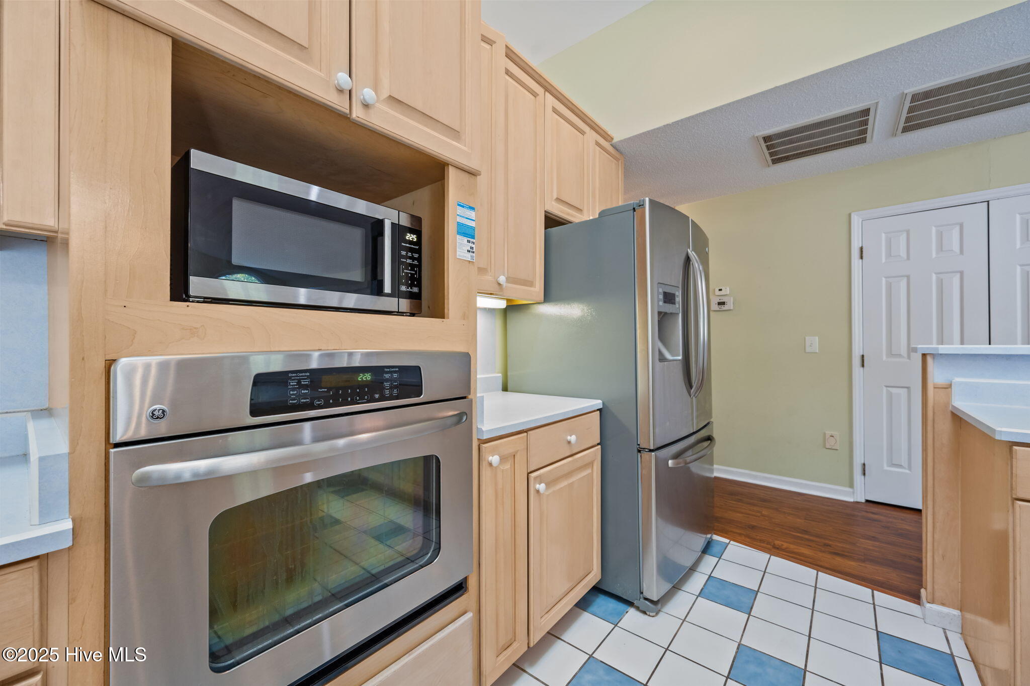 100542327 | Photo 24