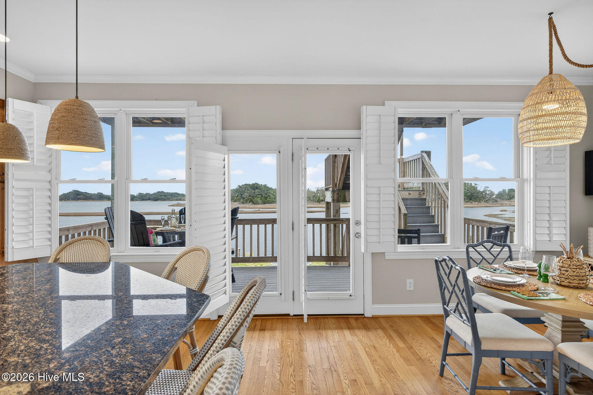 100558611 | Photo 16