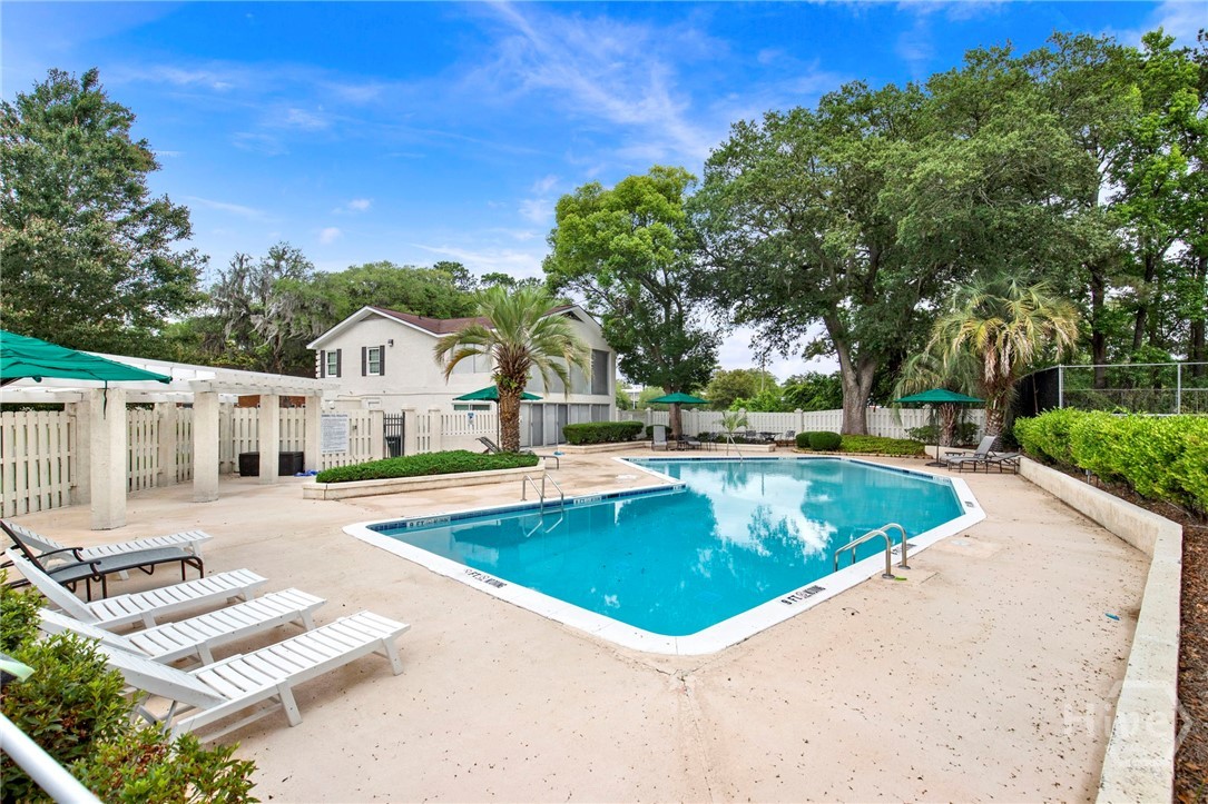 455 Mall Boulevard 6