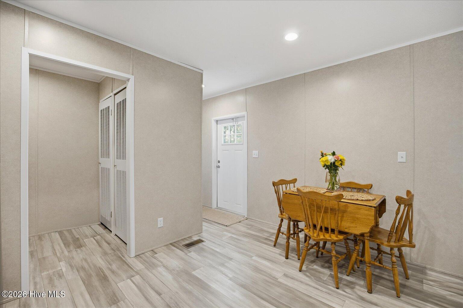 100549337 | Photo 14