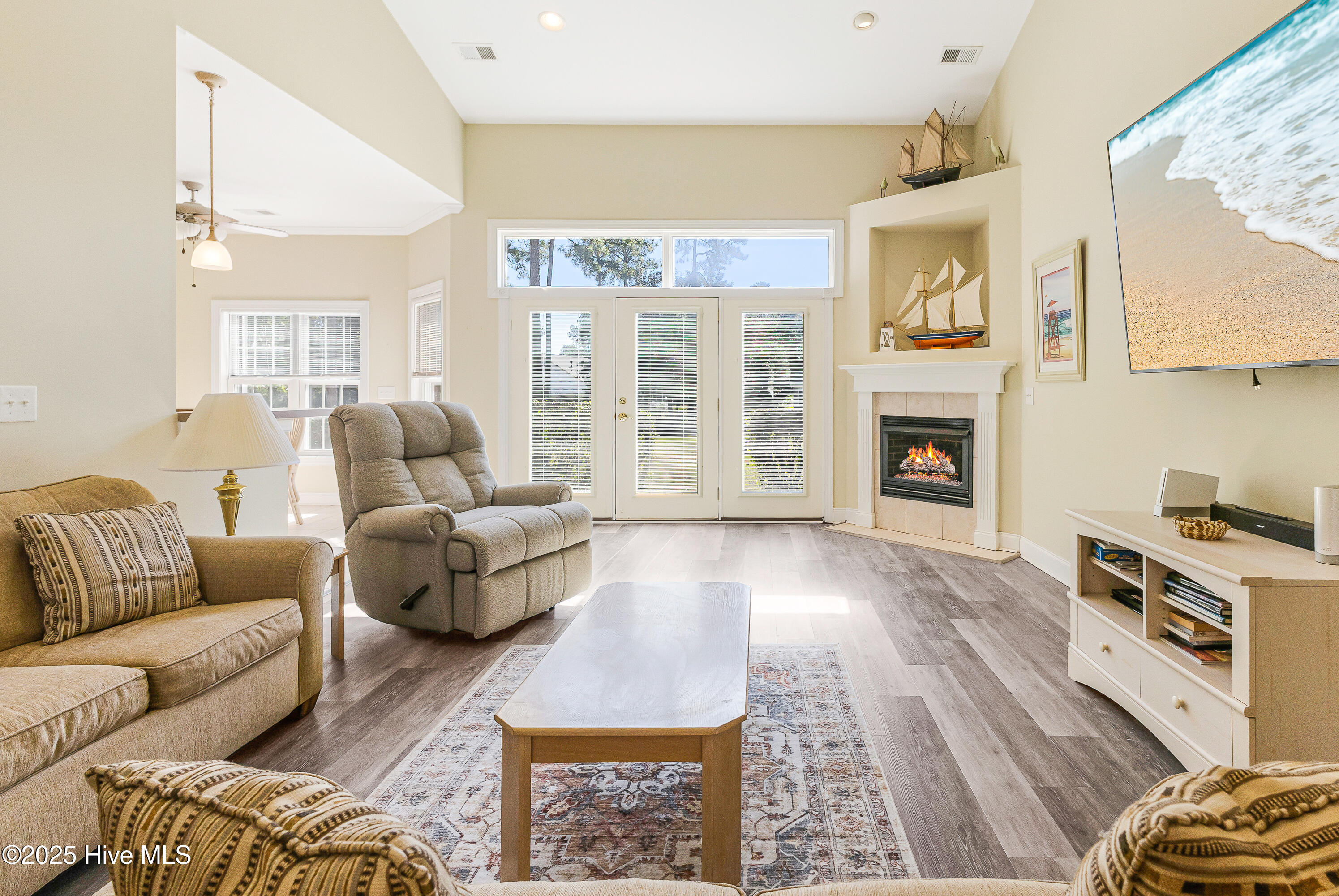 100537931 | Photo 11