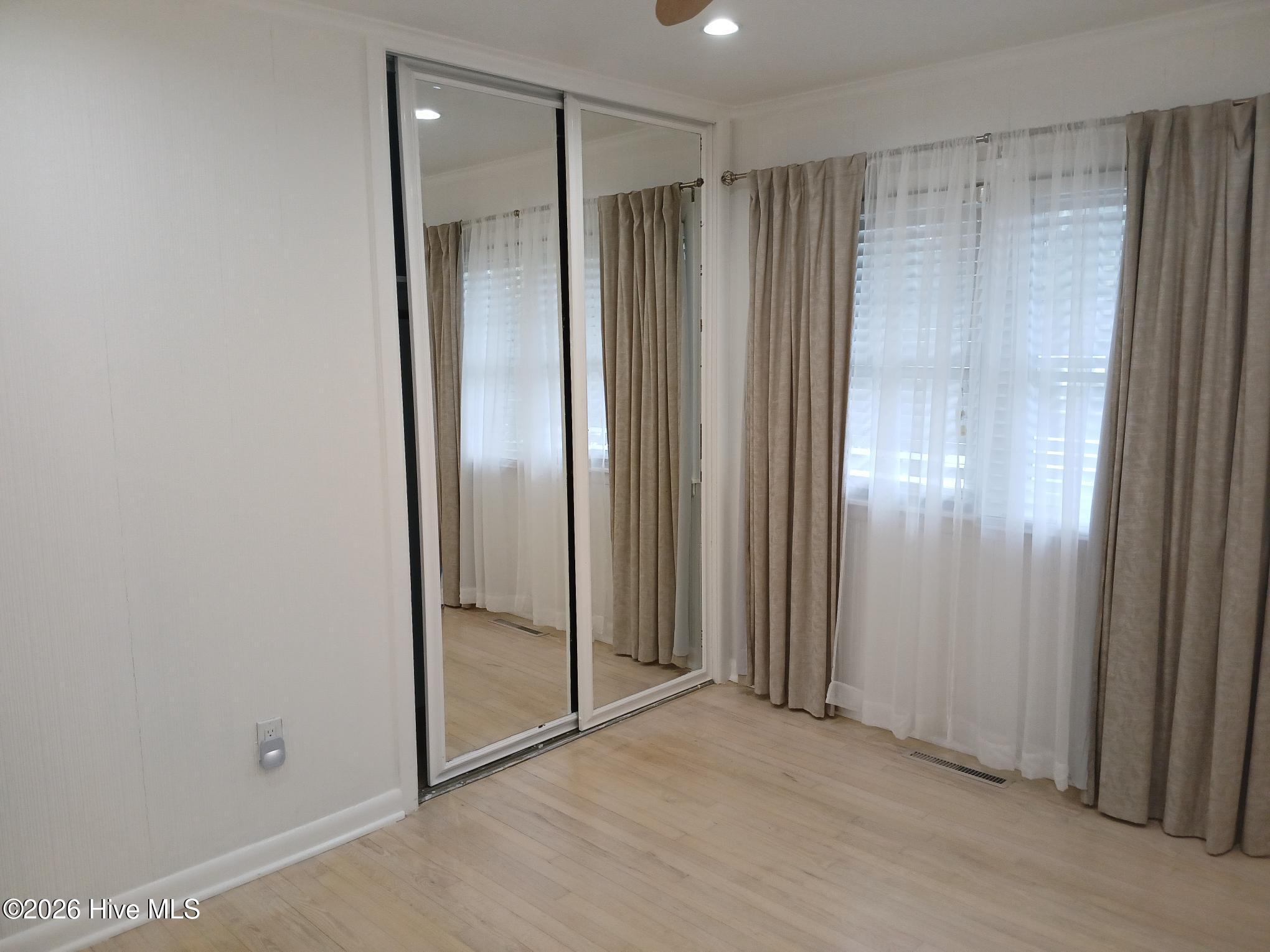 100548250 | Photo 12