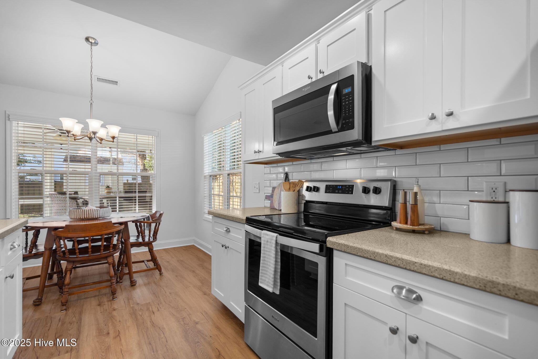 100541640 | Photo 15