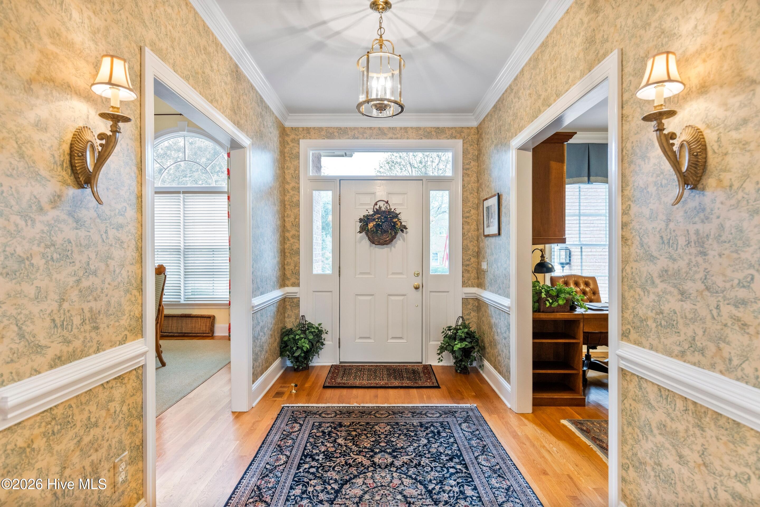 100562190 | Photo 16