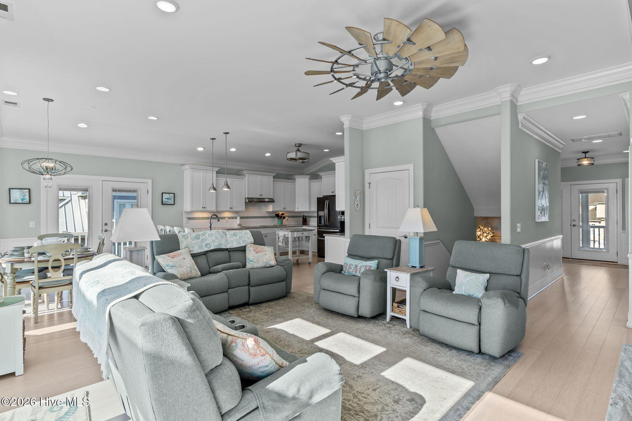 100549161 | Photo 25