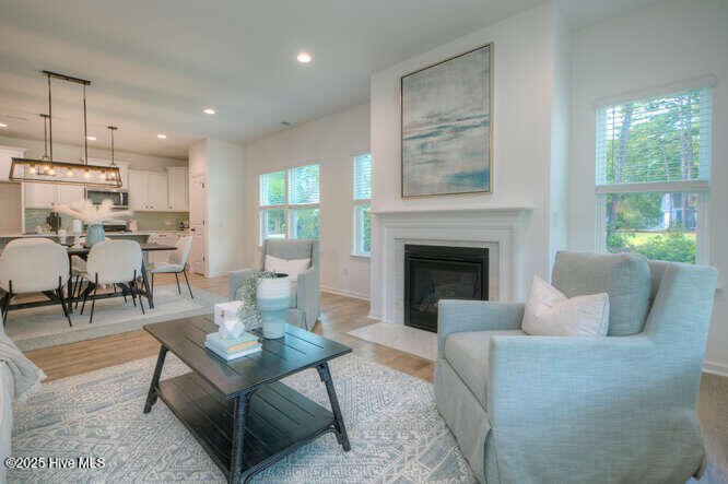 100527327 | Photo 19