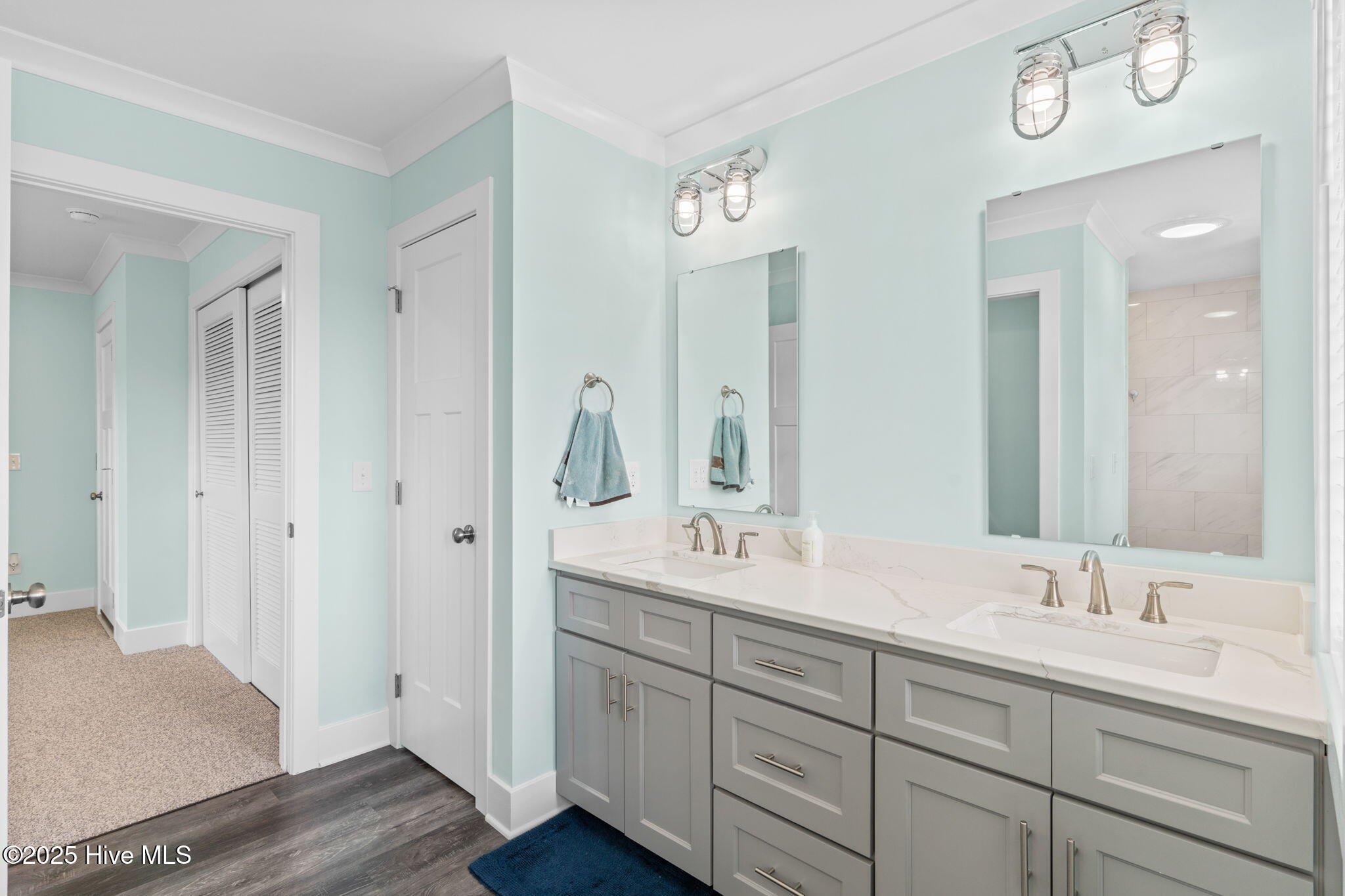 100527753 | Photo 64