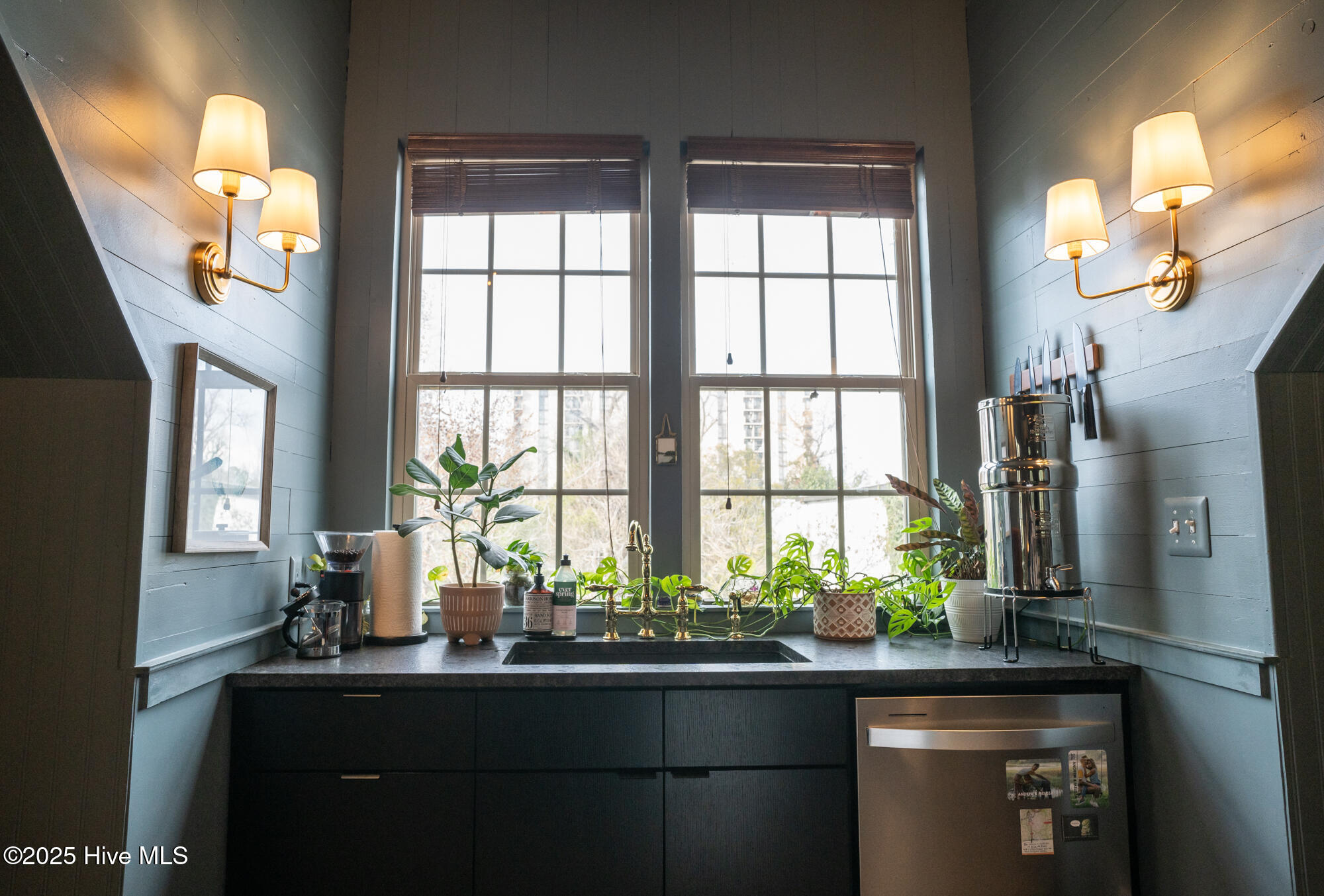 100548209 | Photo 17