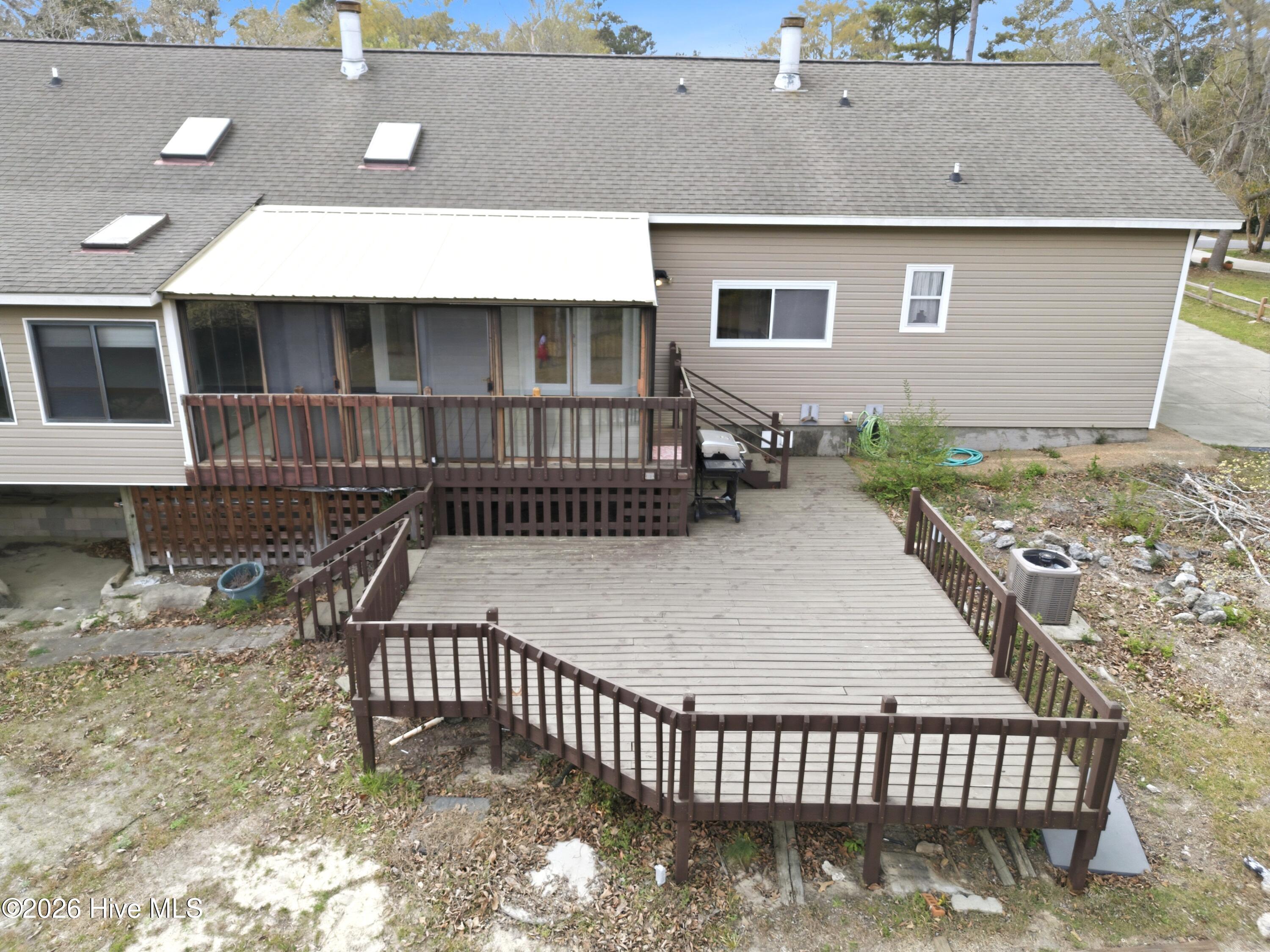 100562679 | Photo 25