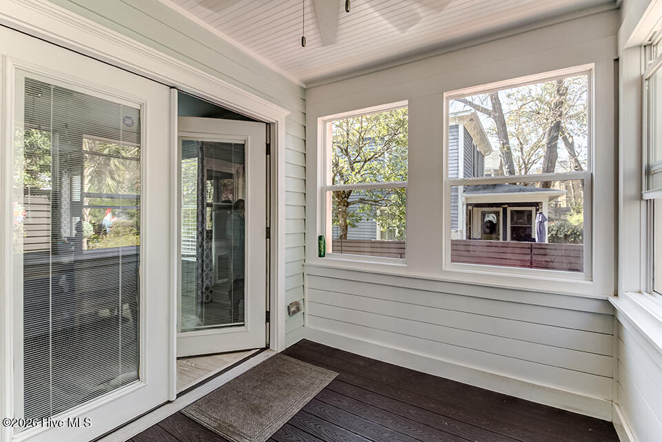 100557542 | Photo 32