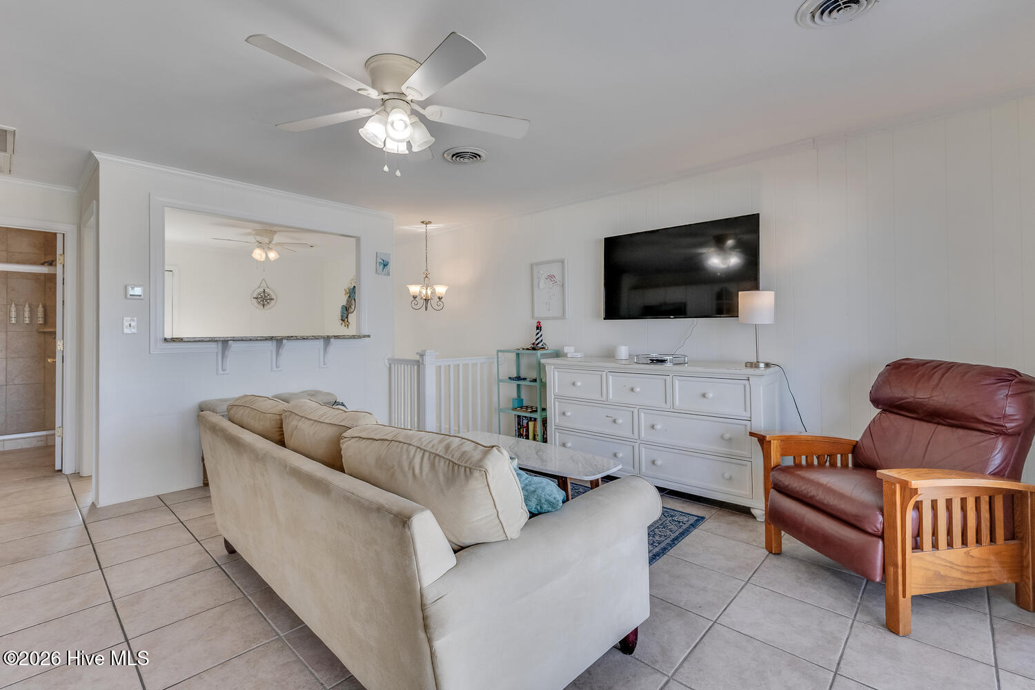 100561706 | Photo 36