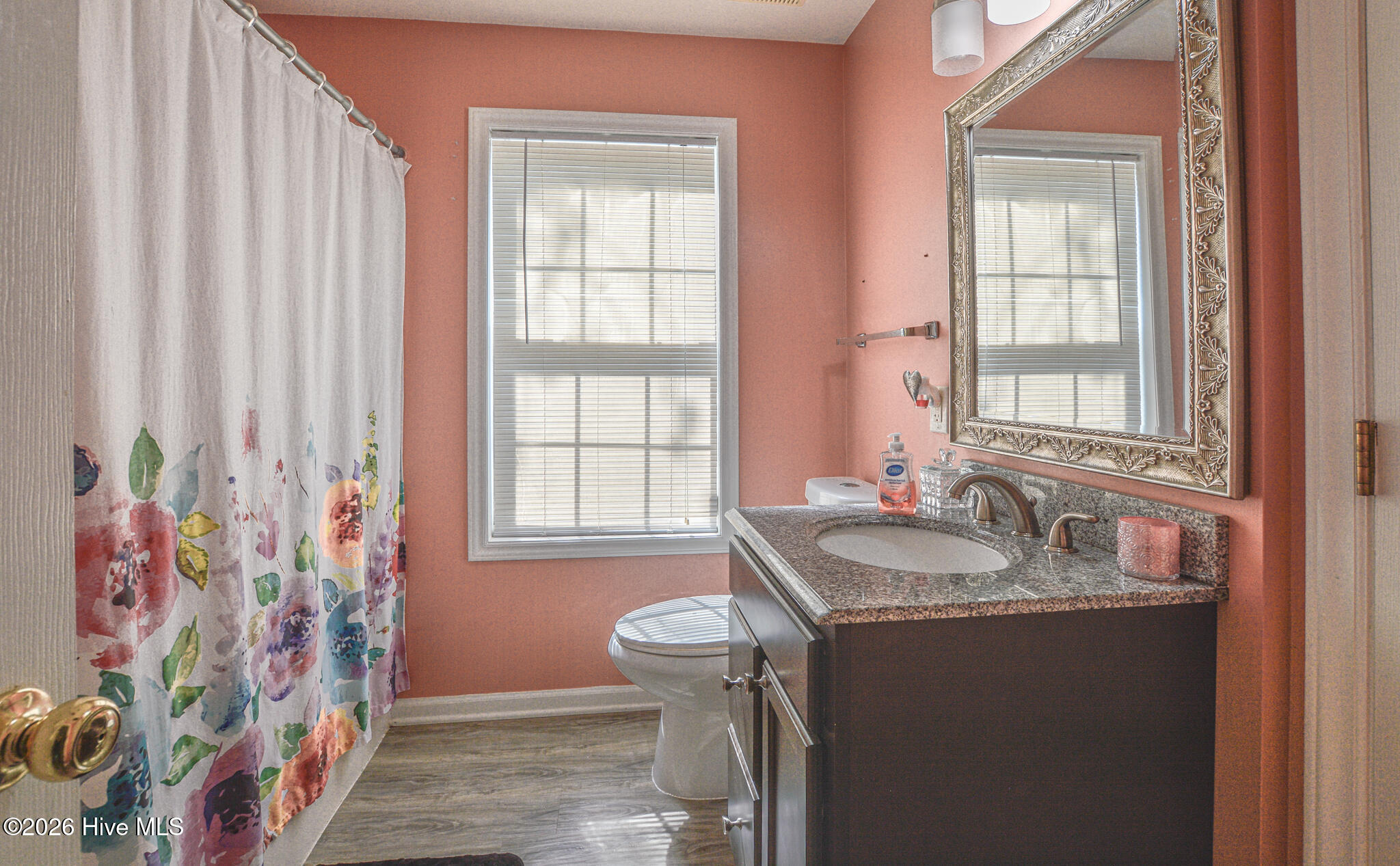 100566990 | Photo 14