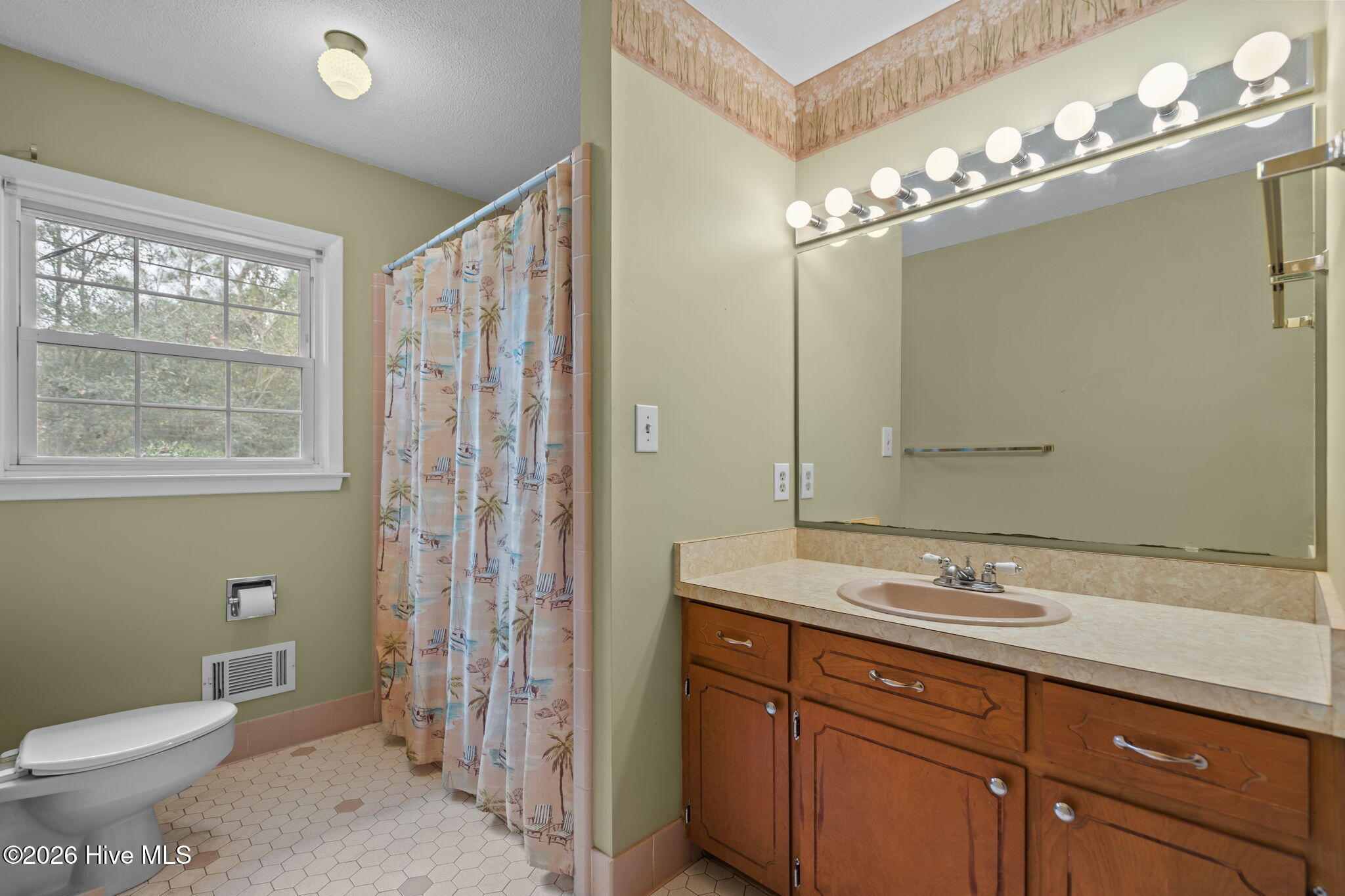 100551462 | Photo 32