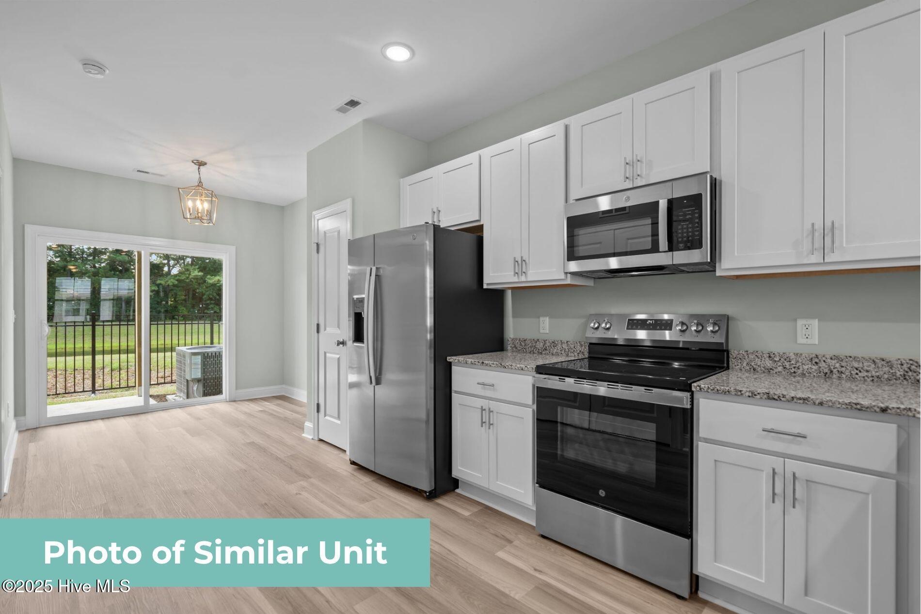 100552373 | Photo 14