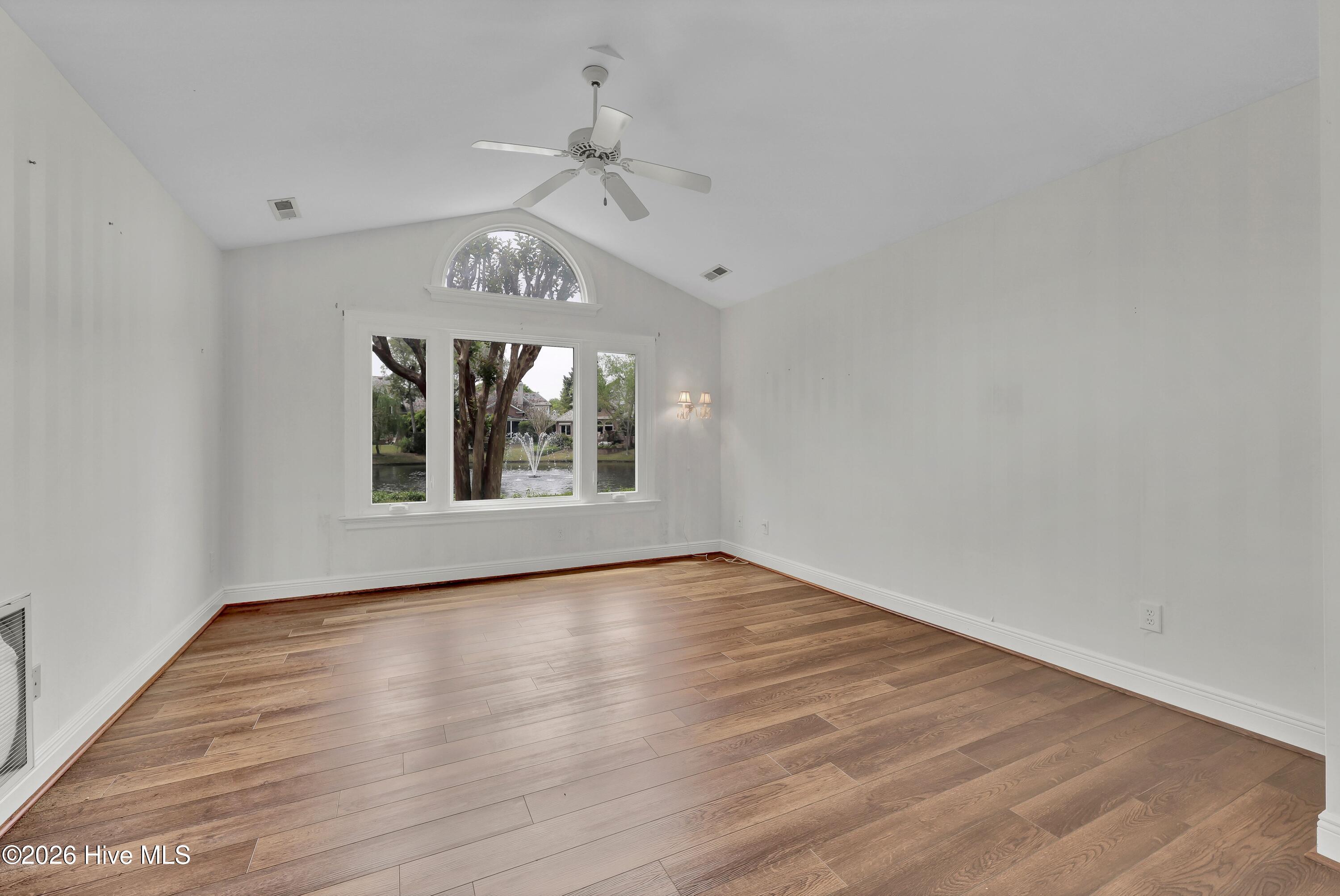 100566096 | Photo 28