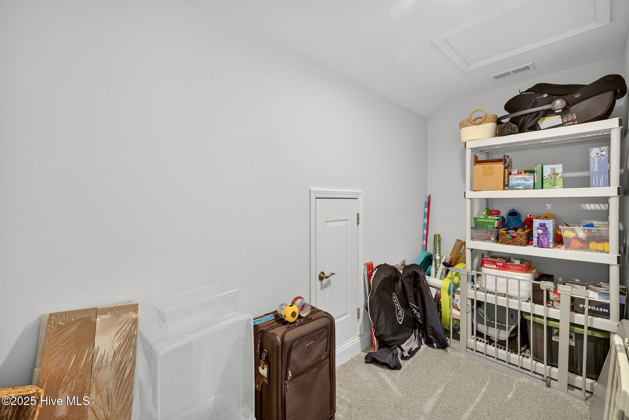 100565700 | Photo 51