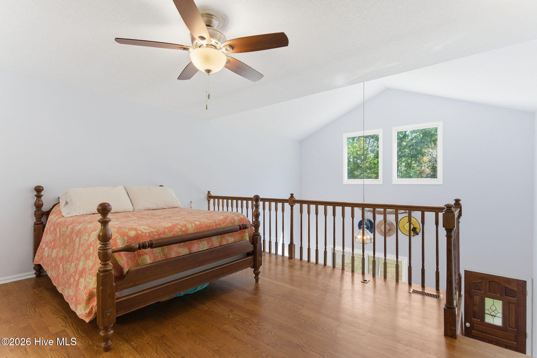 100569907 | Photo 22