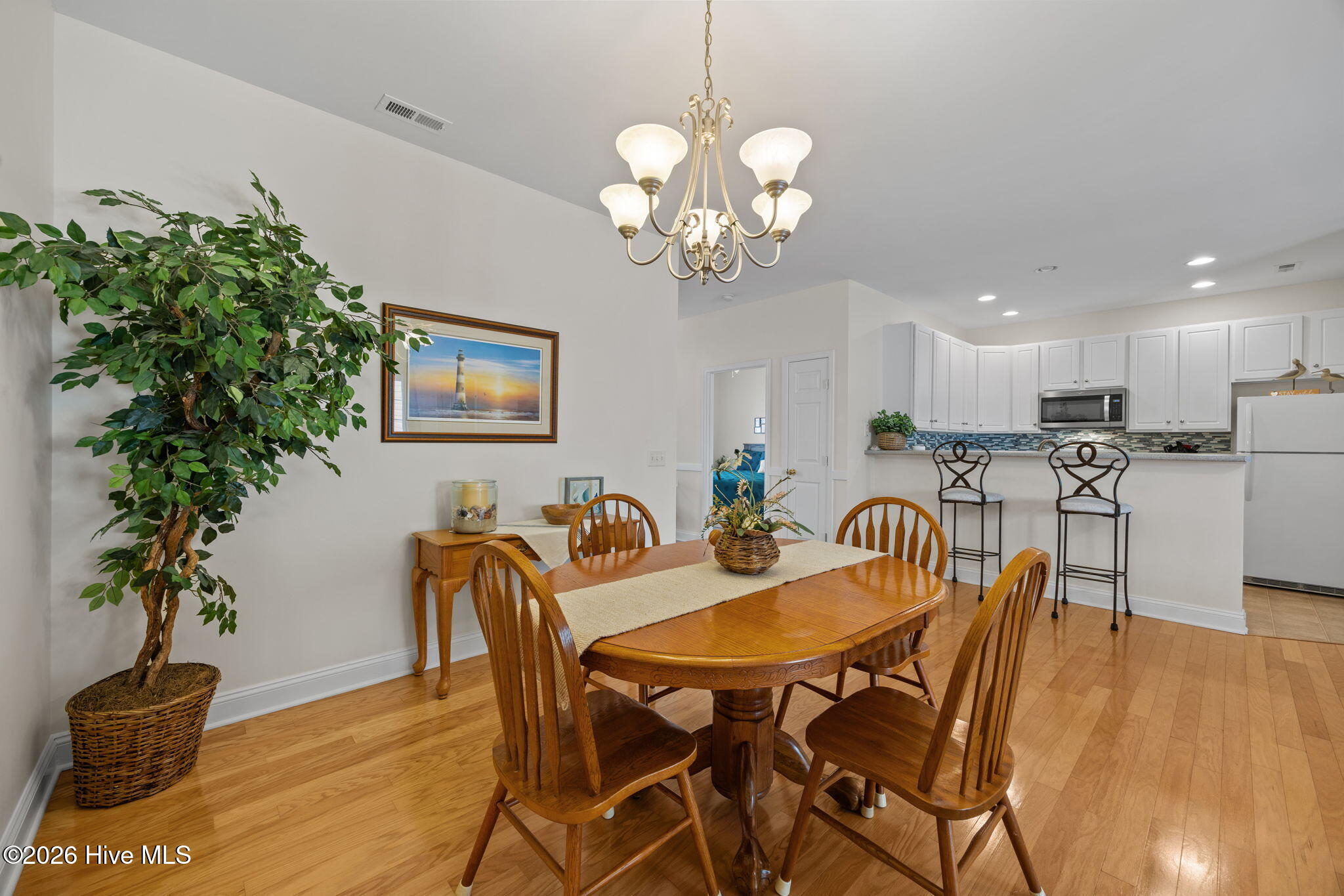 100556175 | Photo 16