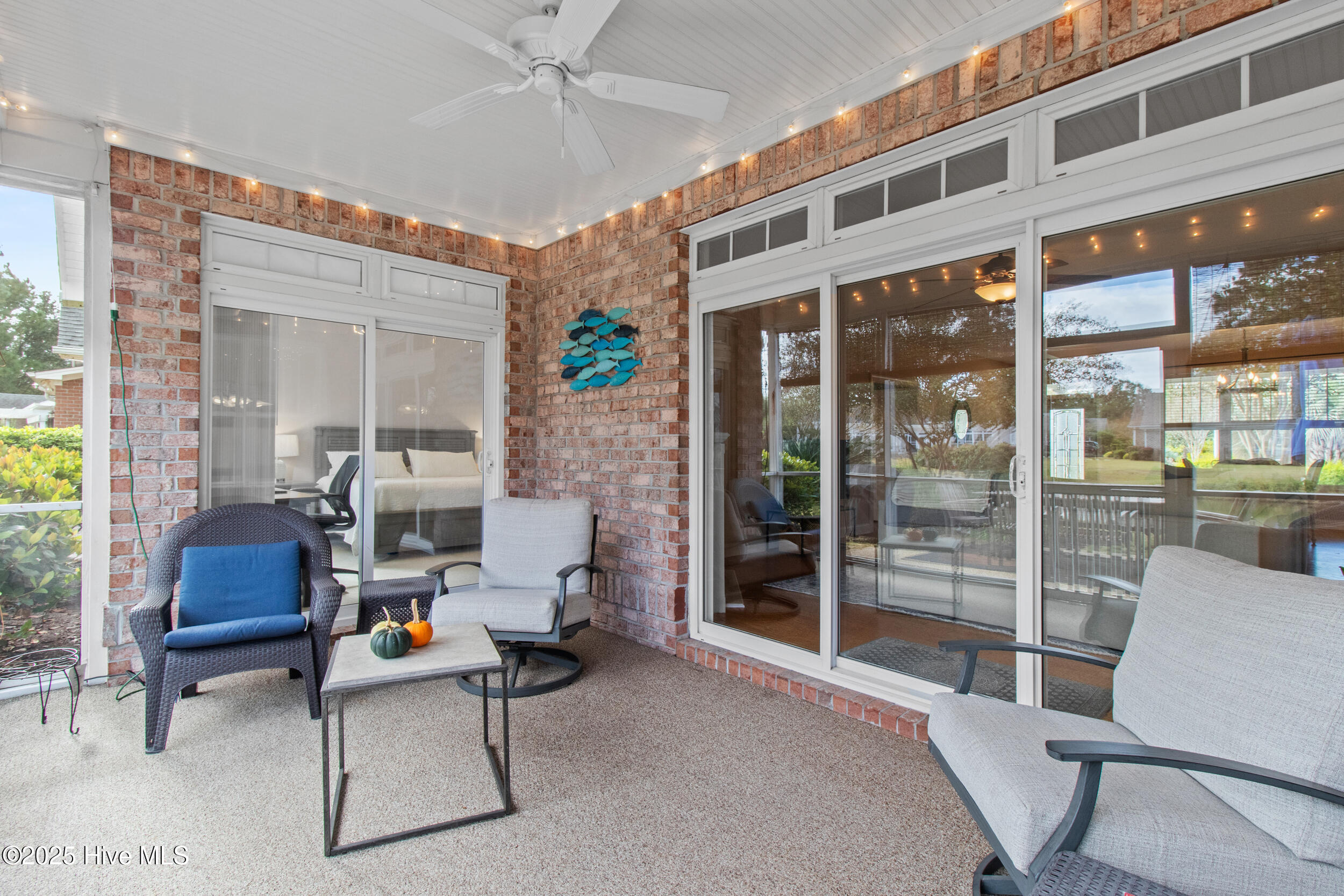 100540610 | Photo 14