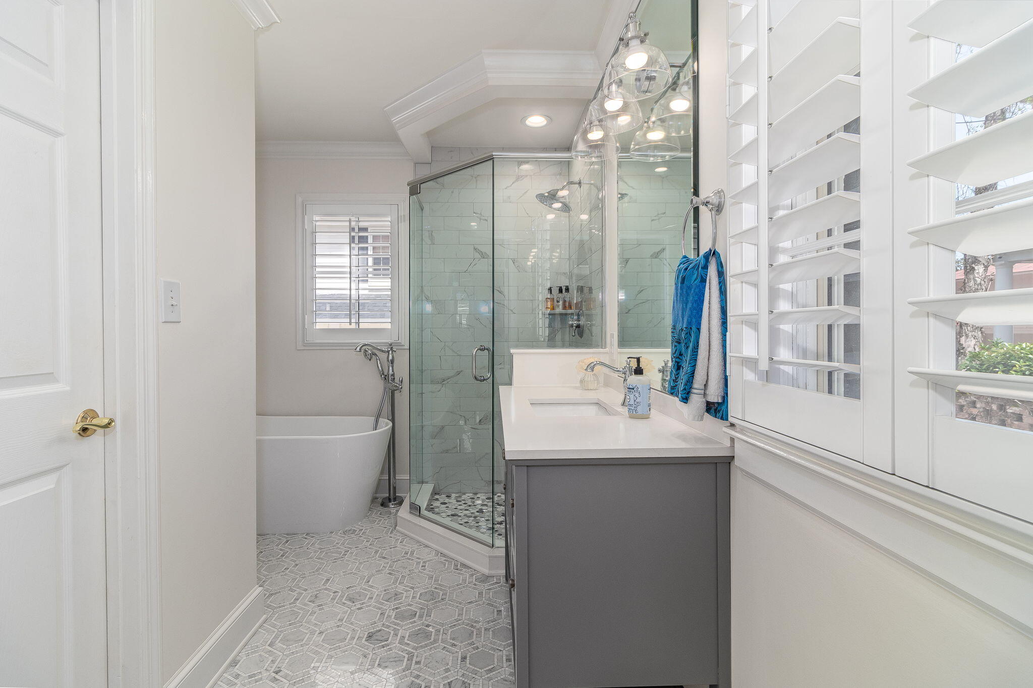 37-web-or-mls-2421 WALTON WAY ©--25