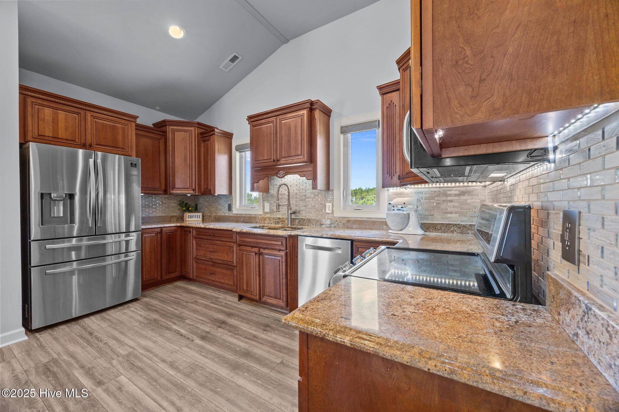 100517402 | Photo 39