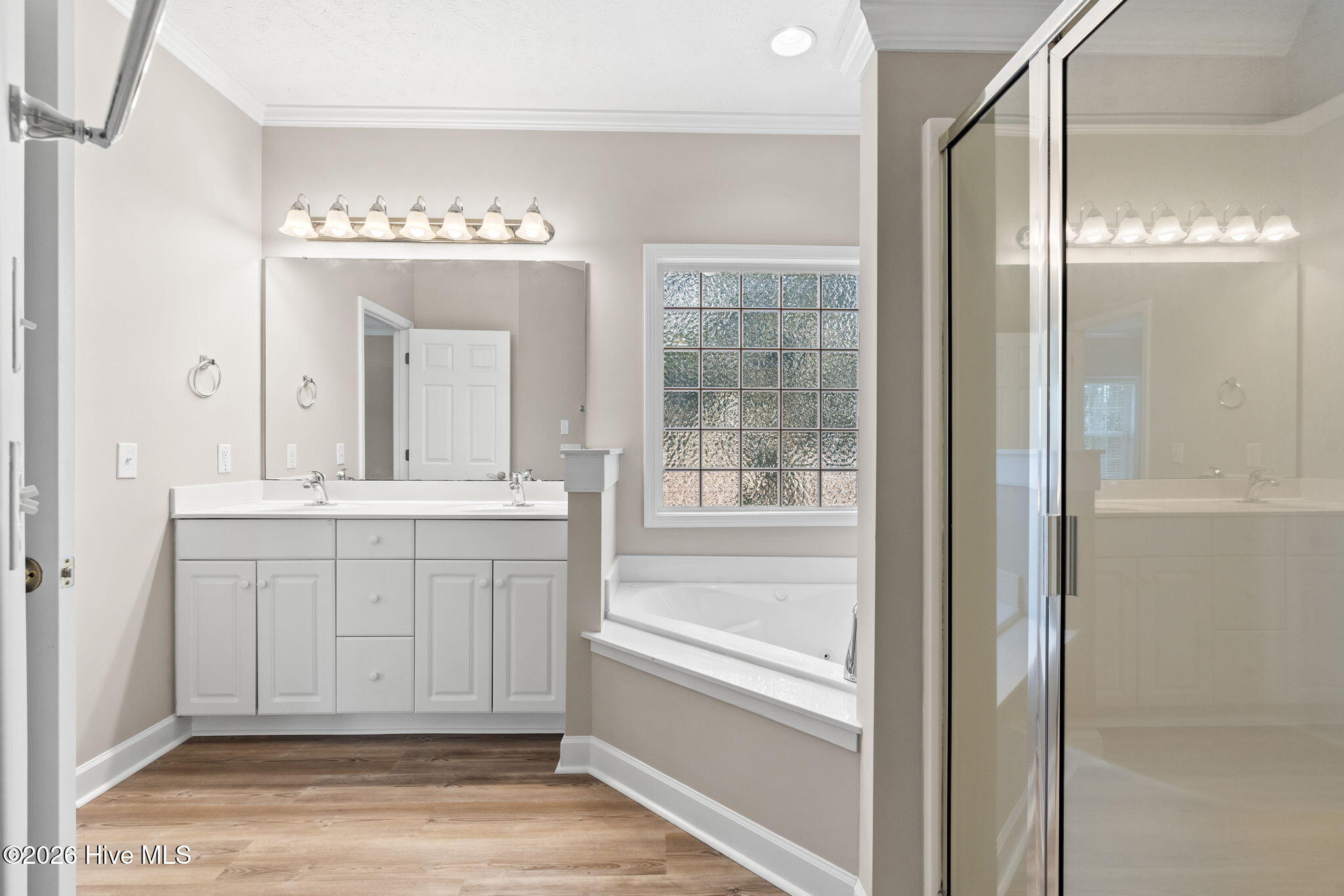 100559407 | Photo 25