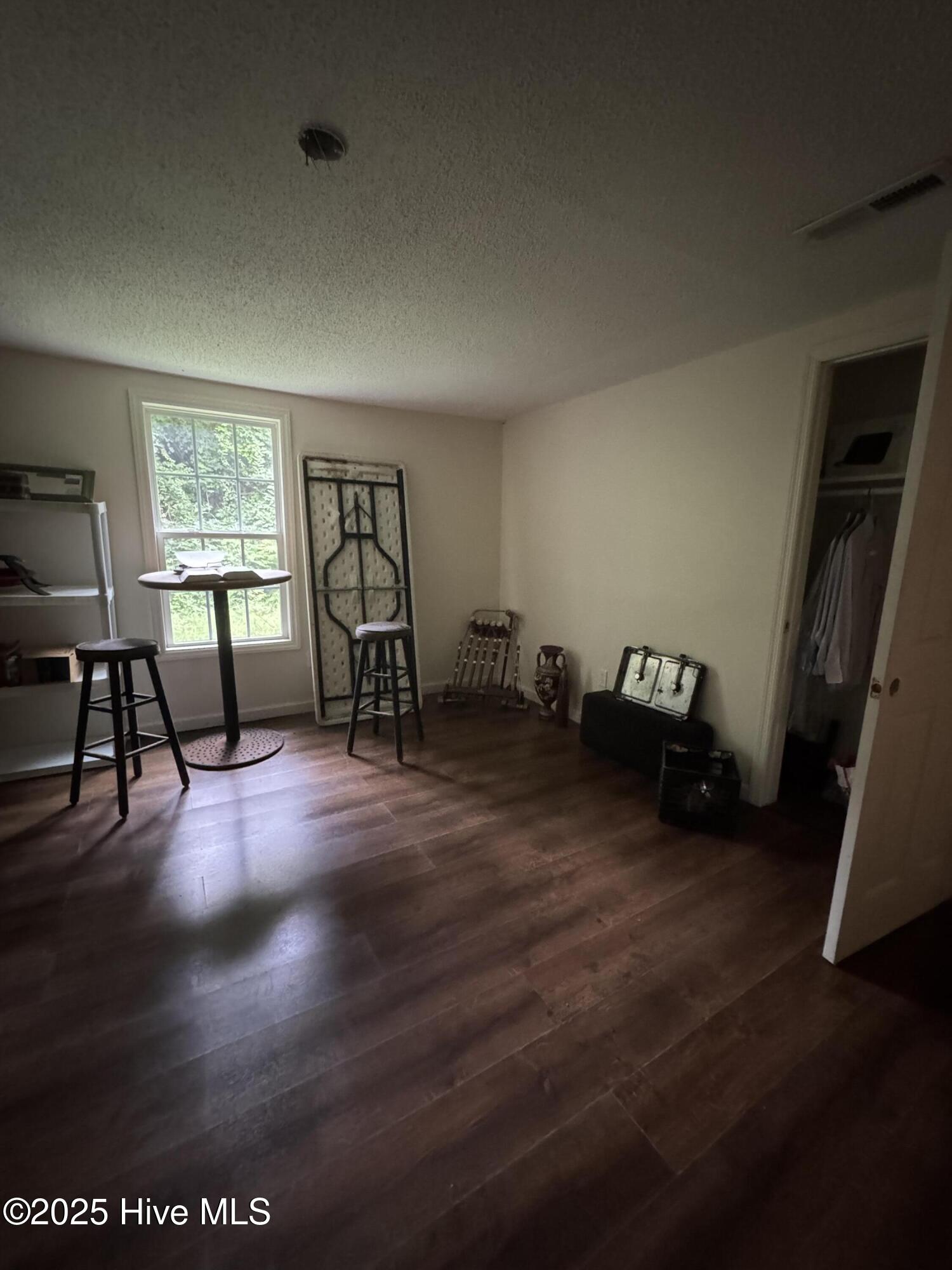 100534735 | Photo 11