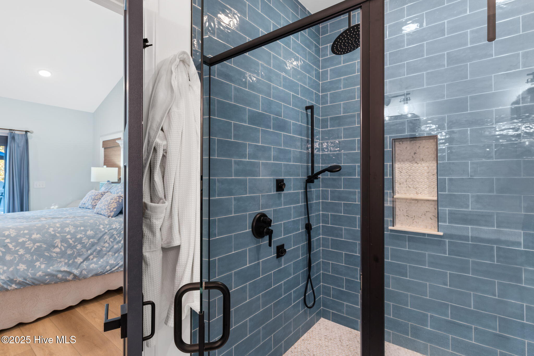 100541754 | Photo 32