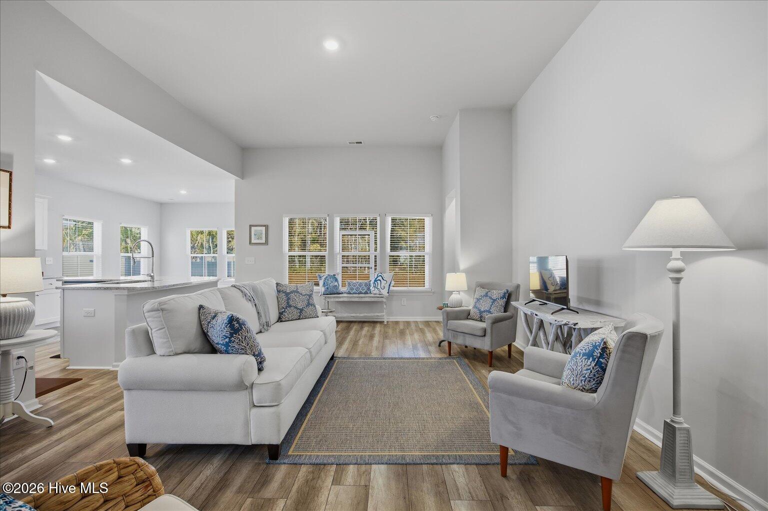 100557234 | Photo 30