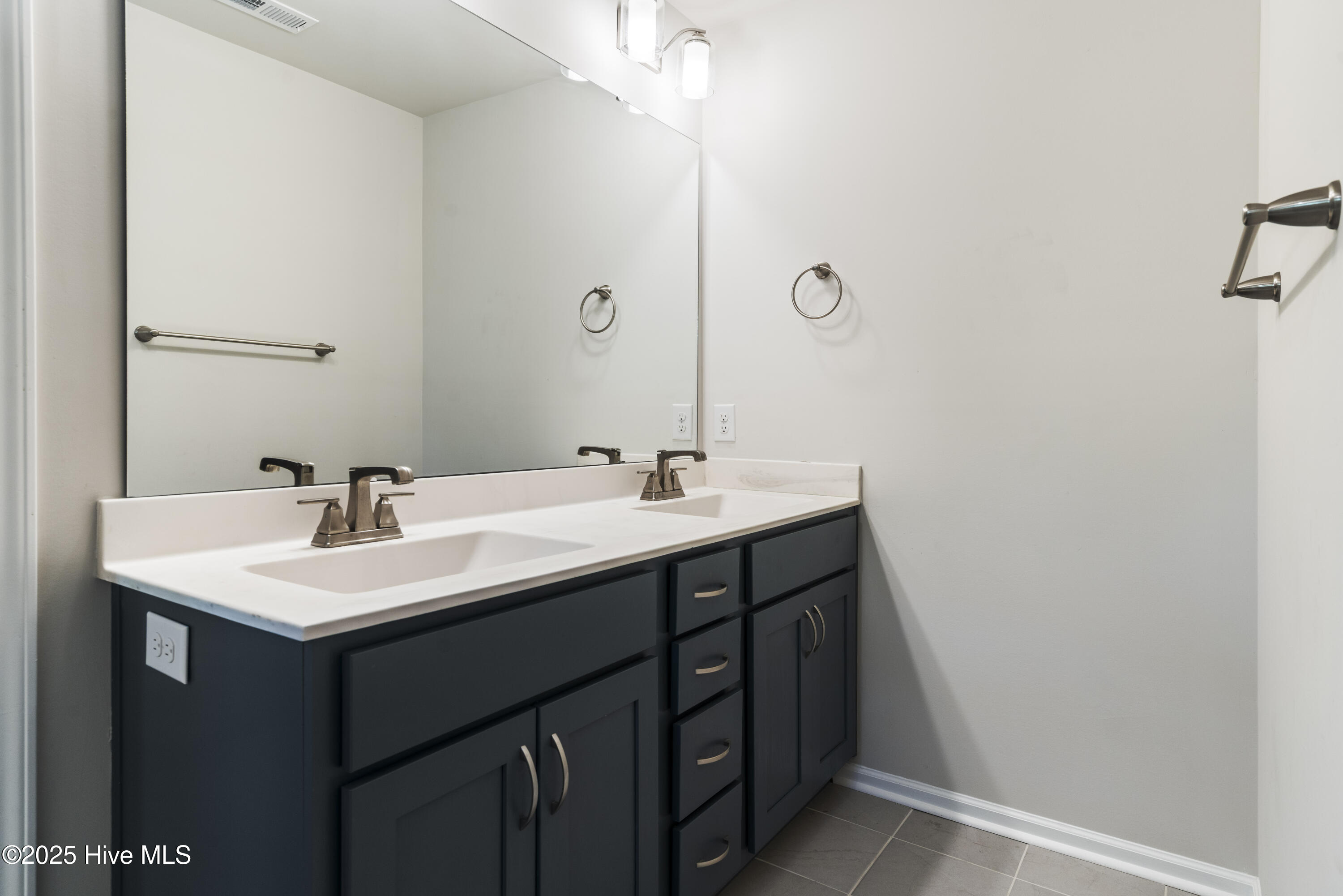 100516563 | Photo 23