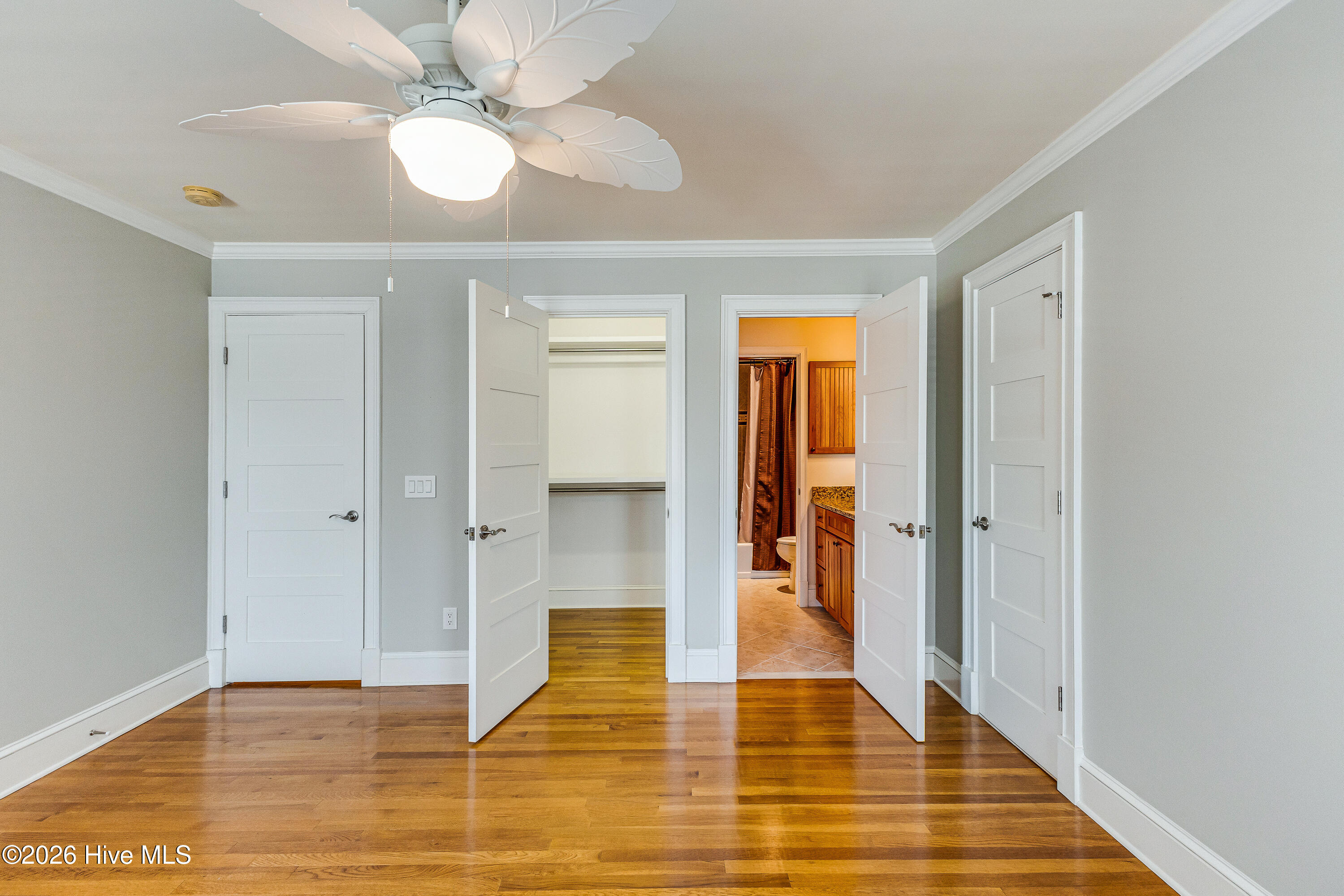 100563168 | Photo 39